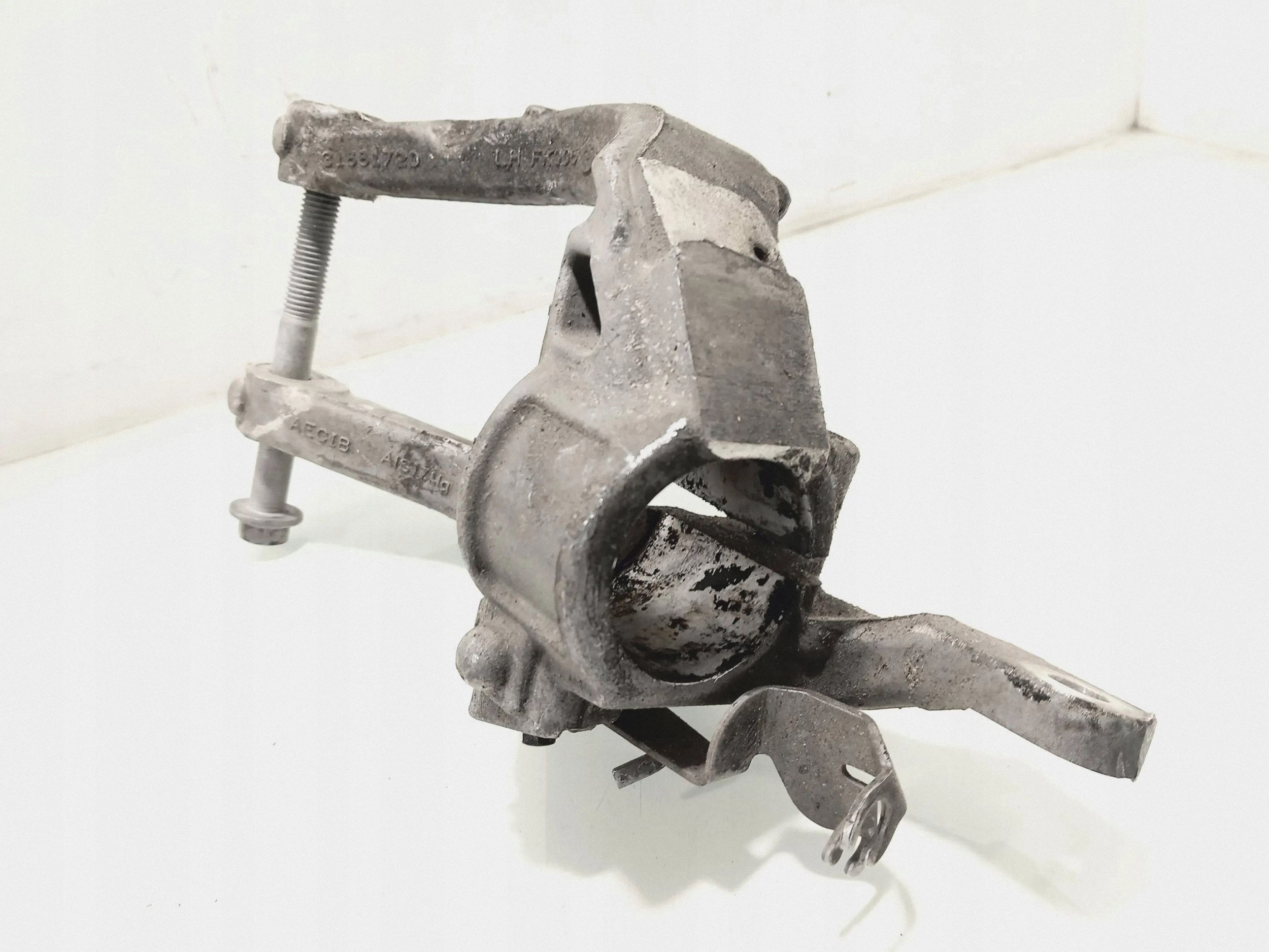Volvo V90 S90 Querlenker Befestigung LH OEM 31681720 image 3