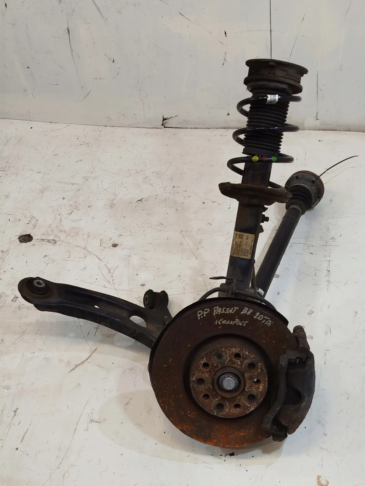 Porte-fusée avant droit VW Passat B8 TDI