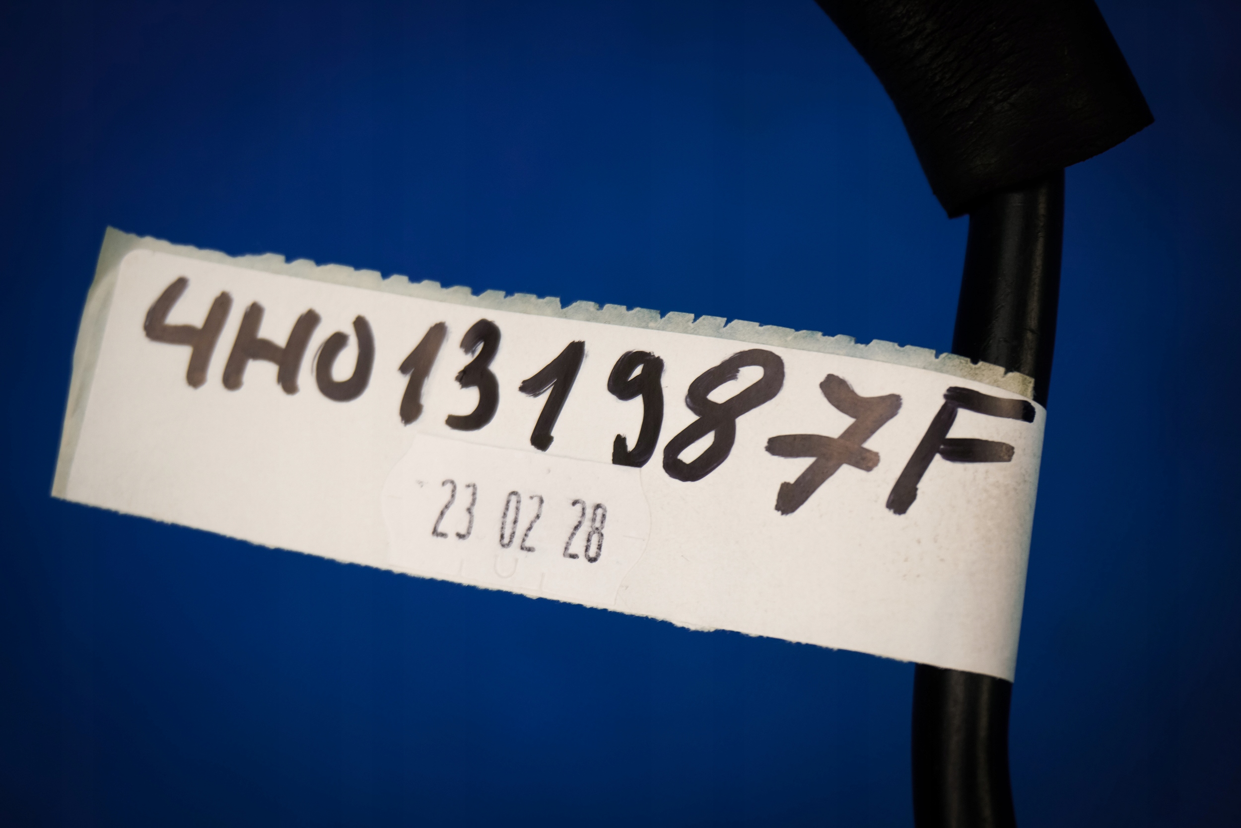Audi A8 D4 AdBlue Entlüftungsschlauch OEM 4H0131987F image 6