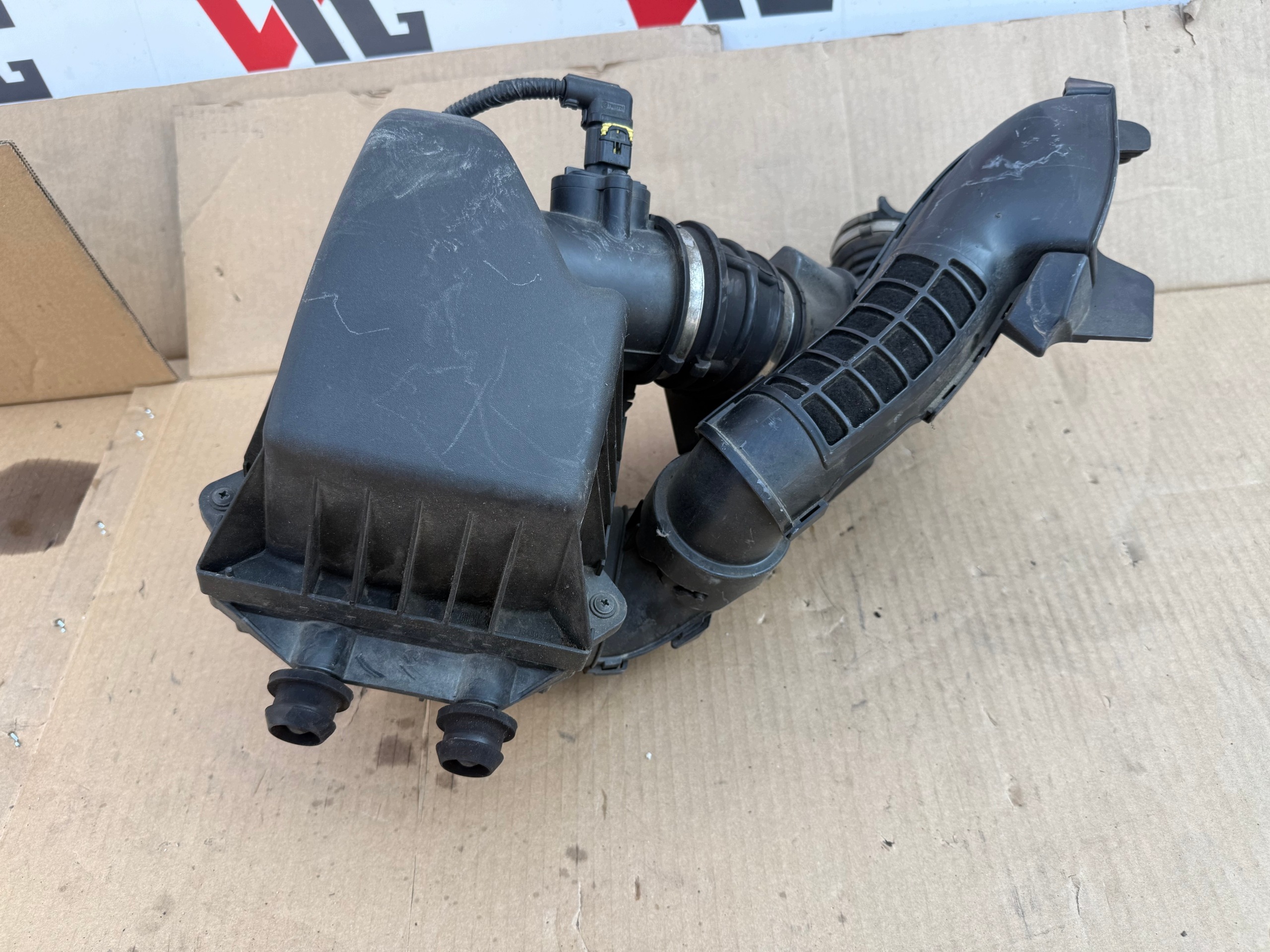 Luftfilterhus Opel Mokka A 1.5 cdti OEM 13490988 image 4