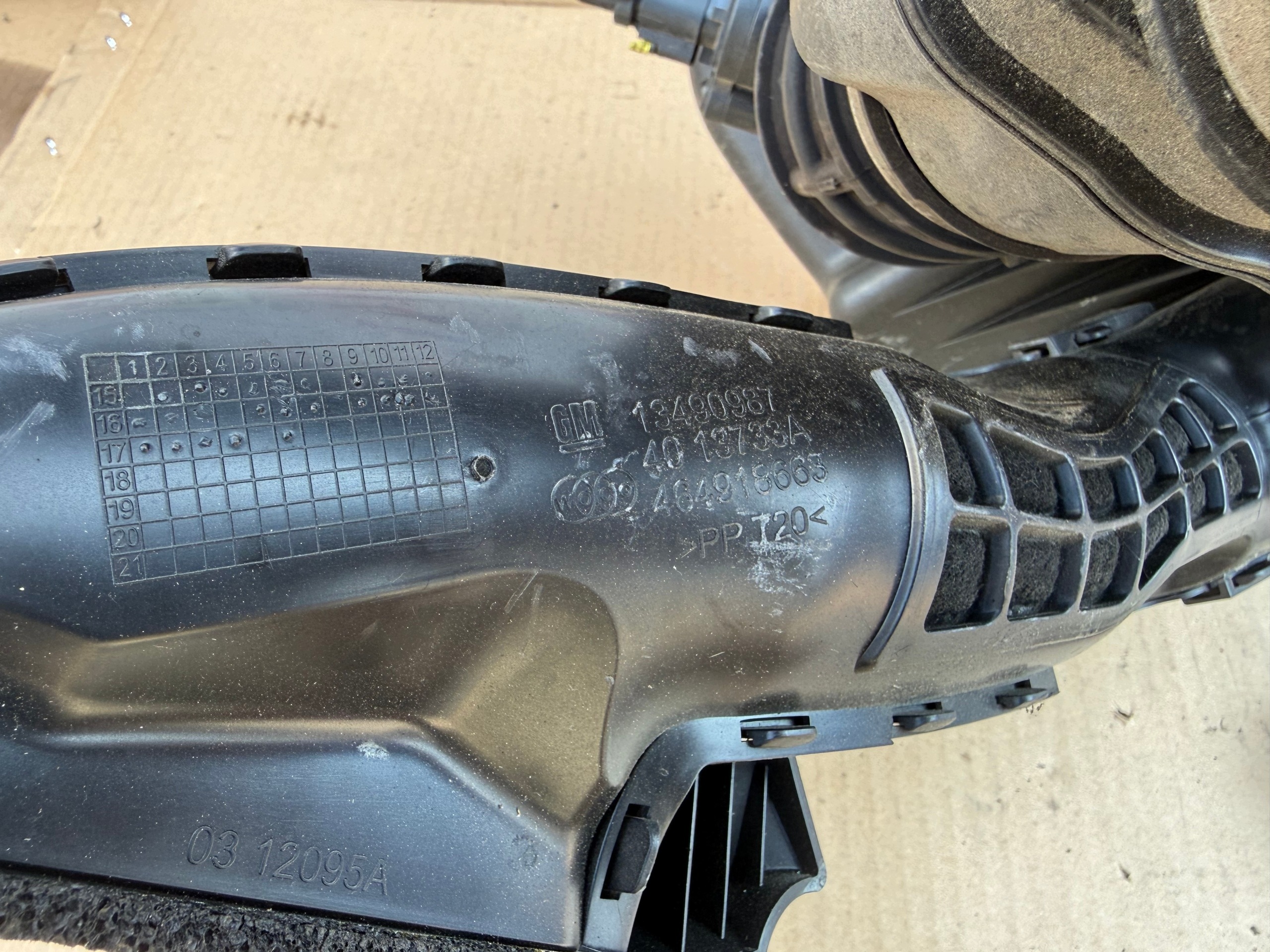 Luftfilterhus Opel Mokka A 1.5 cdti OEM 13490988 image 8