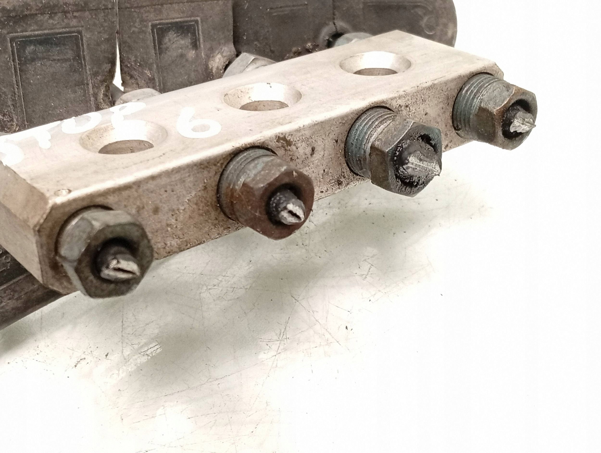 BMW 5 F10 F11 Jarrunvahvistinletku OEM 6783529