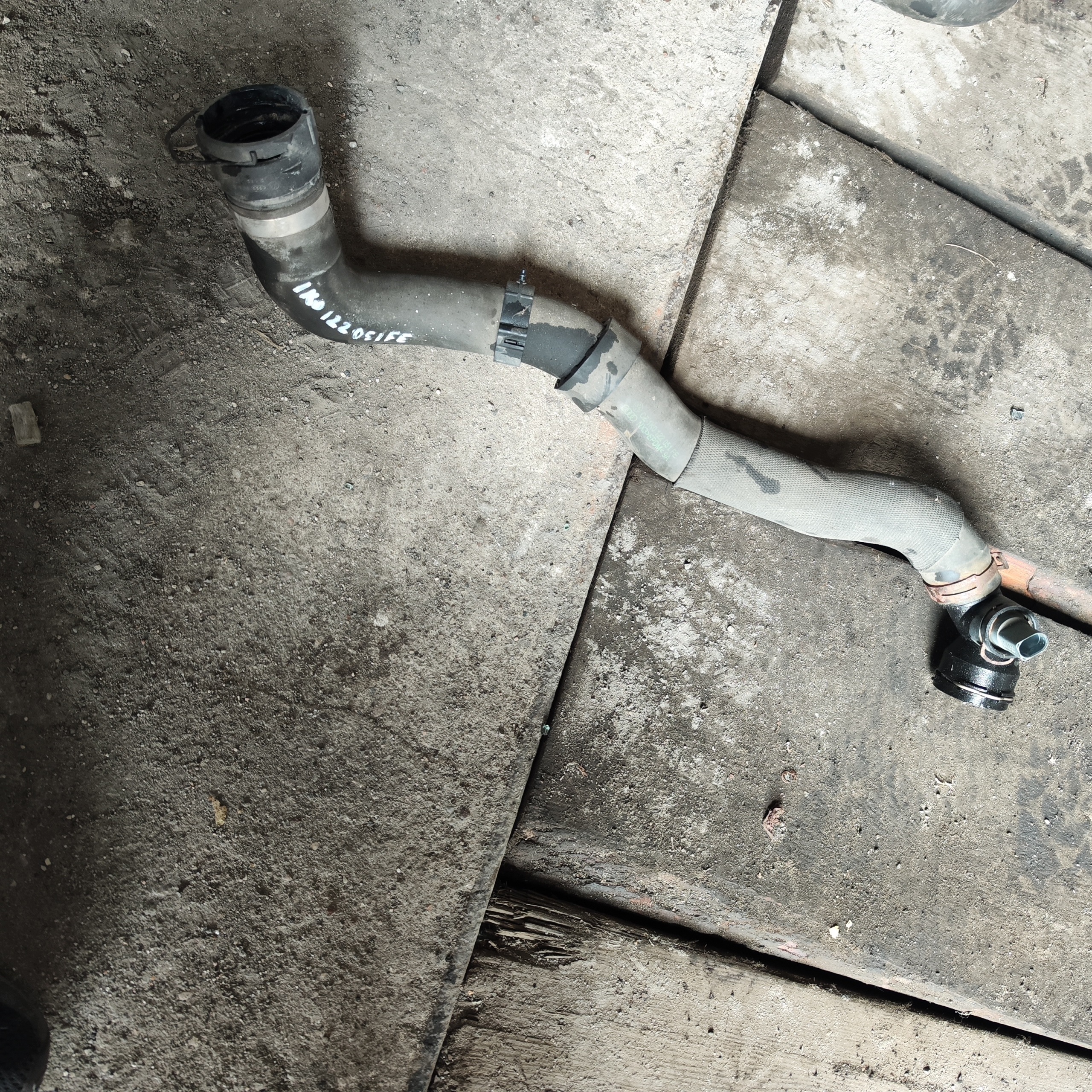 Audi a3 8P Lift 1.8 tfsi Wasserrohr Wasserschlauch 1K0122051FE 1k0122101gg 2x image 2