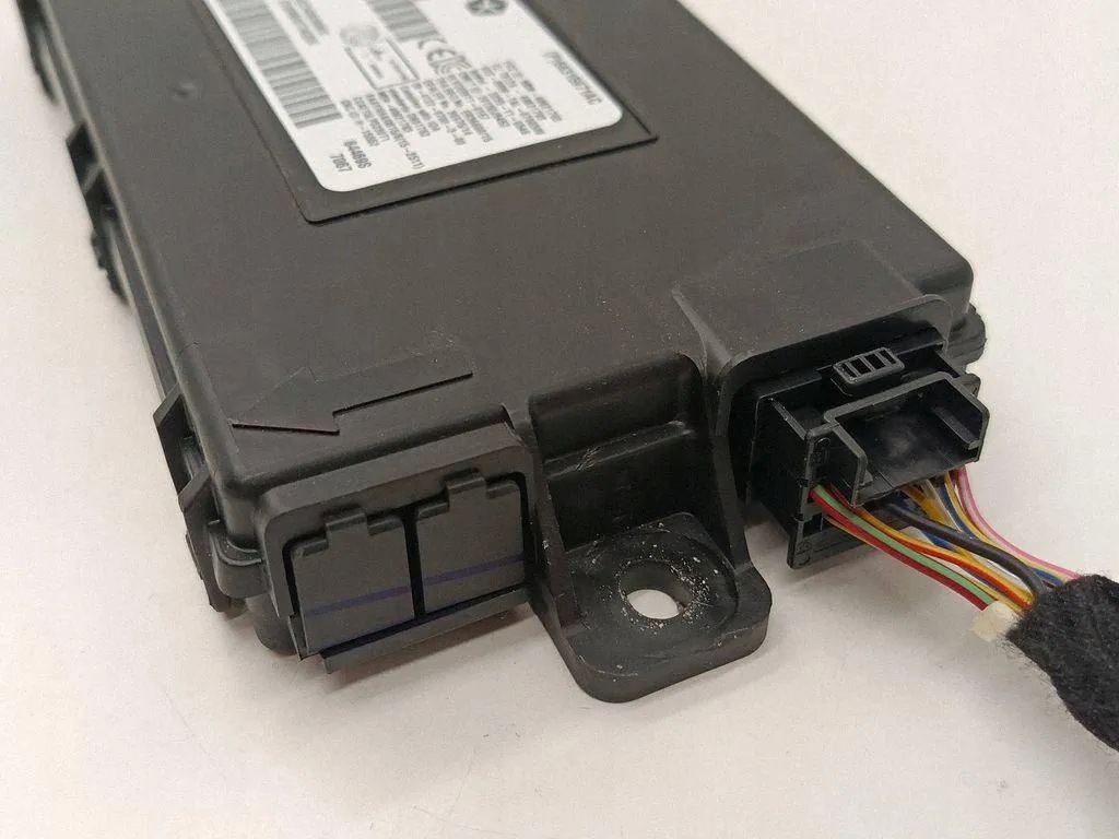Dodge Challenger Avaimeton Moduuli OEM 68315971AC image 3