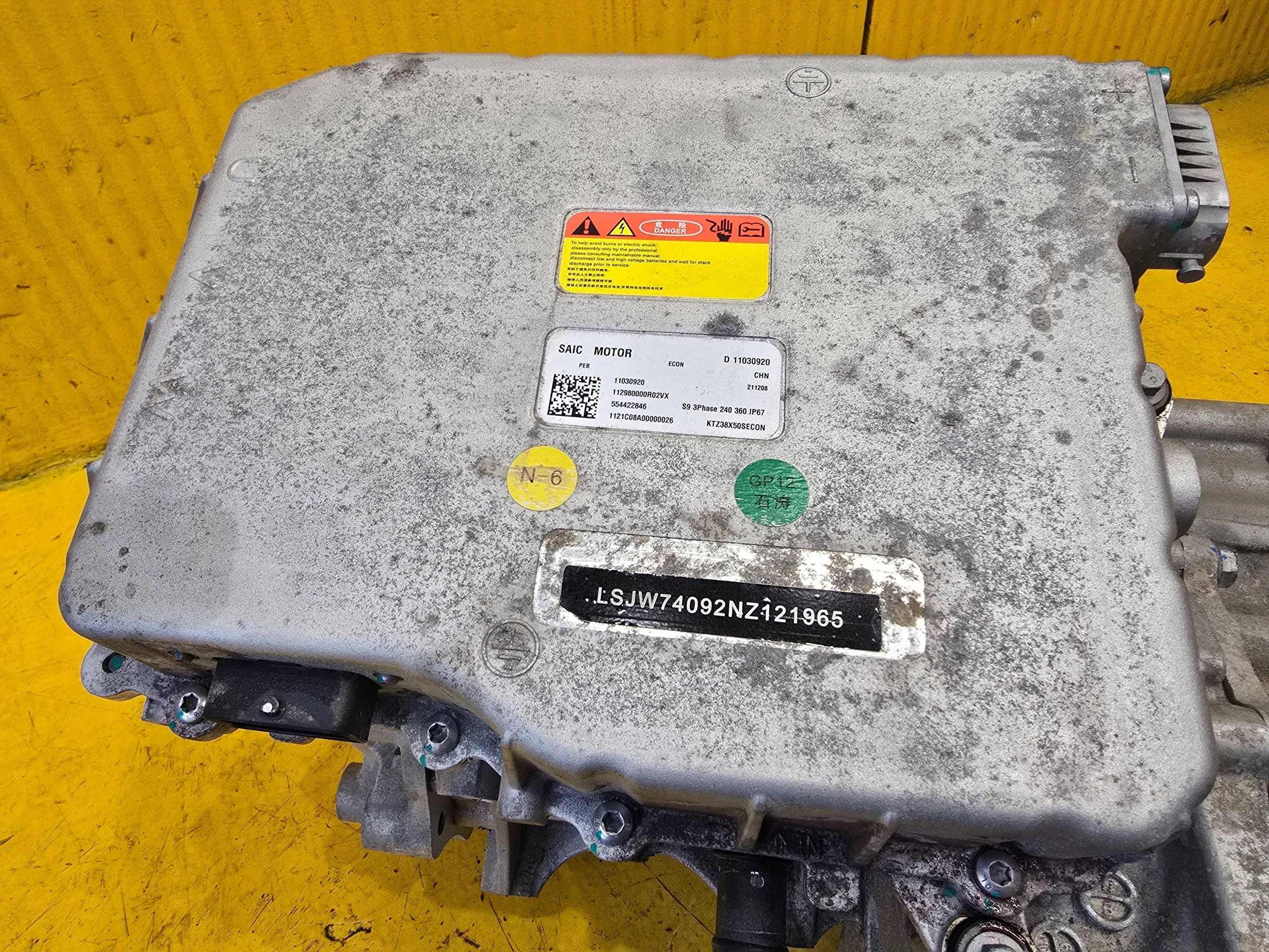 Inversor convertidor MG ZS carga 11030920 eléctrico image 2