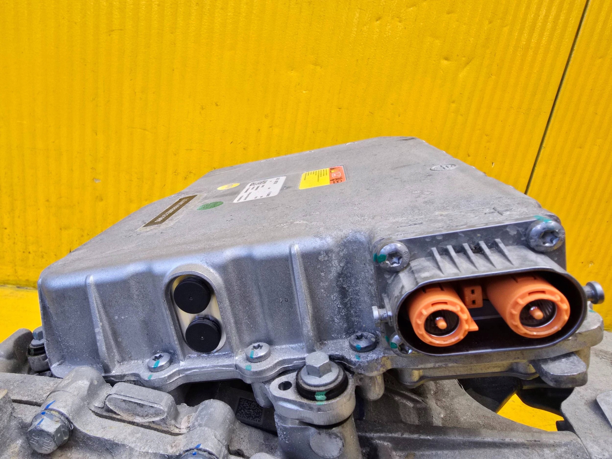 Inversor convertidor MG ZS carga 11030920 eléctrico image 3