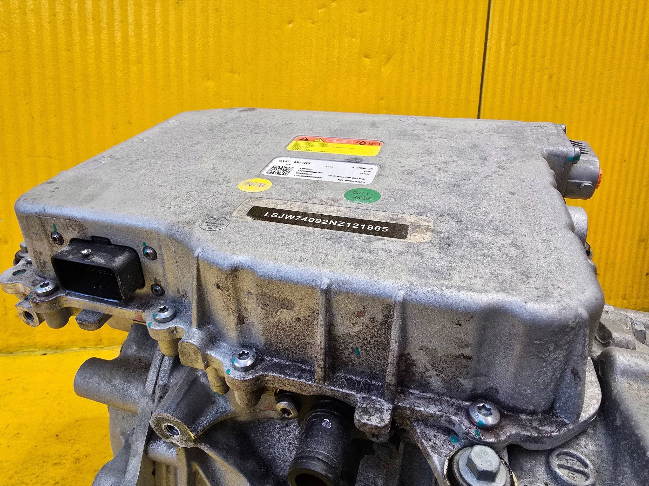 Inversor convertidor MG ZS carga 11030920 eléctrico image 5