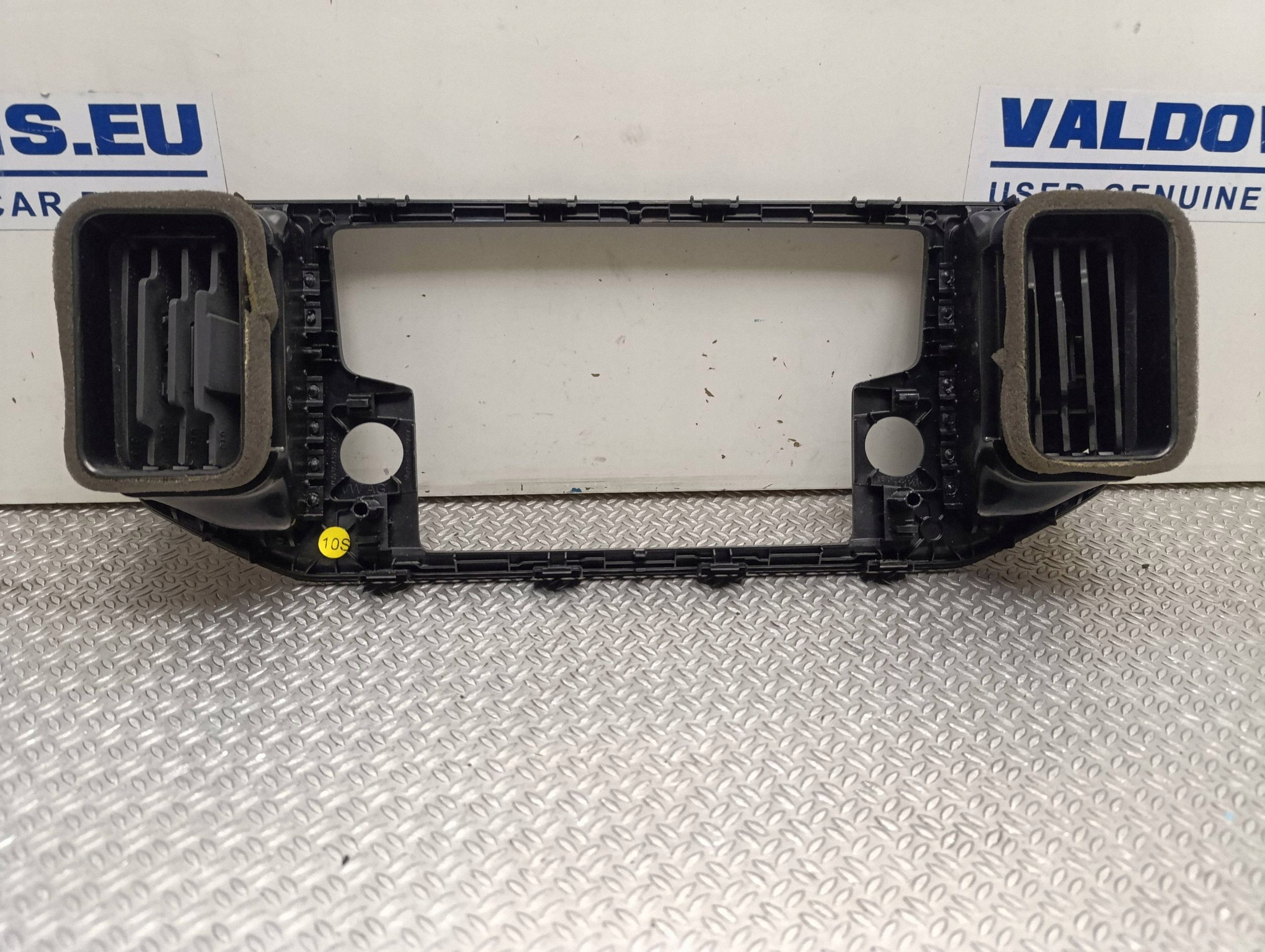 Ram Ventilationsgall Konsol Fram OEM 7C0857038F image 3