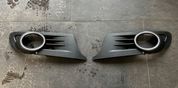 Halogeenin säleikkö Setti vasen oikea VW Volkswagen Golf V + Plus 5M0853666K