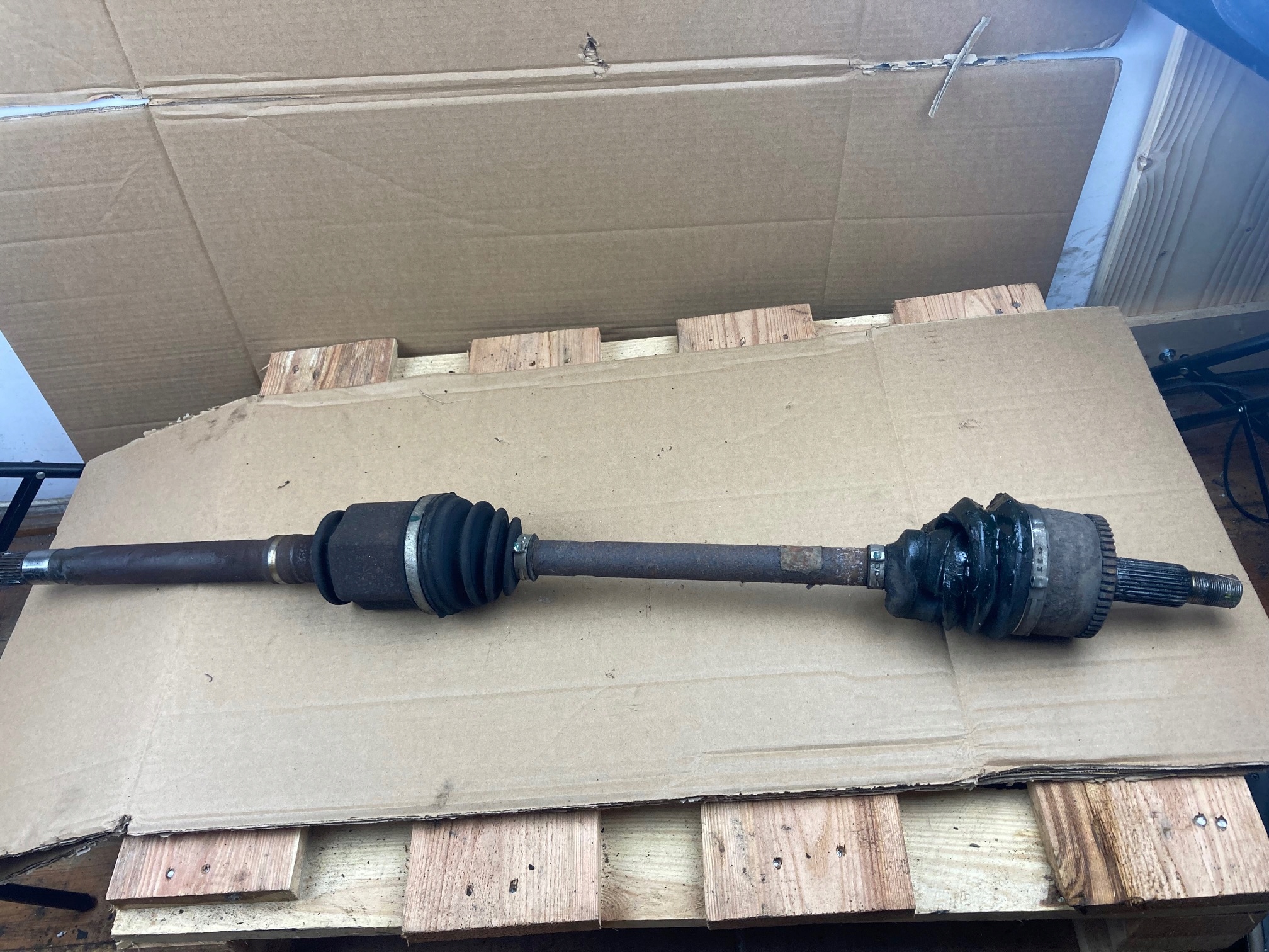 Land Rover LR072069G CV Axle for Discovery 3 2.7 Auto