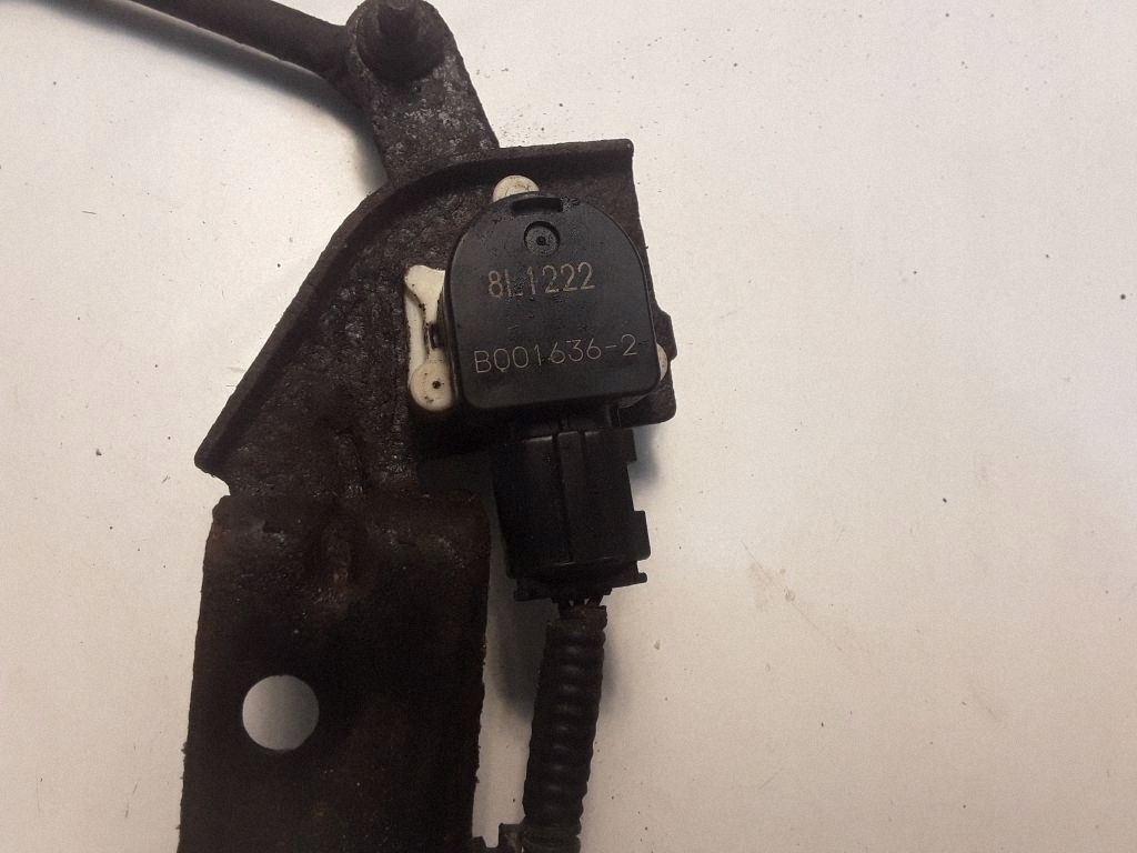 Mitsubishi Pajero Vorderer Luftfederungssensor OEM 8L1222