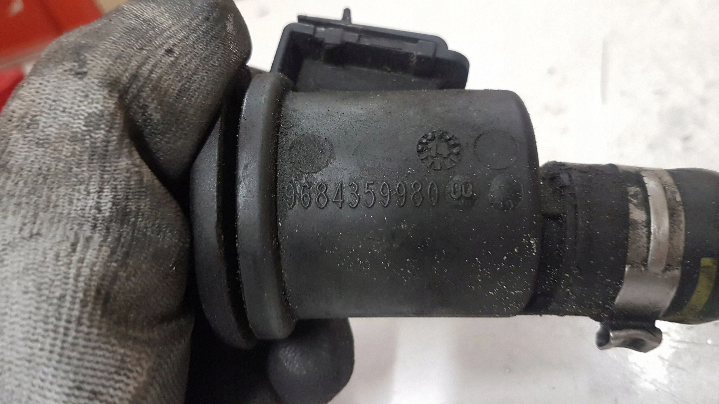 Öleinfüllstutzen Ford Galaxy OEM 71044880 - Gebraucht image 8