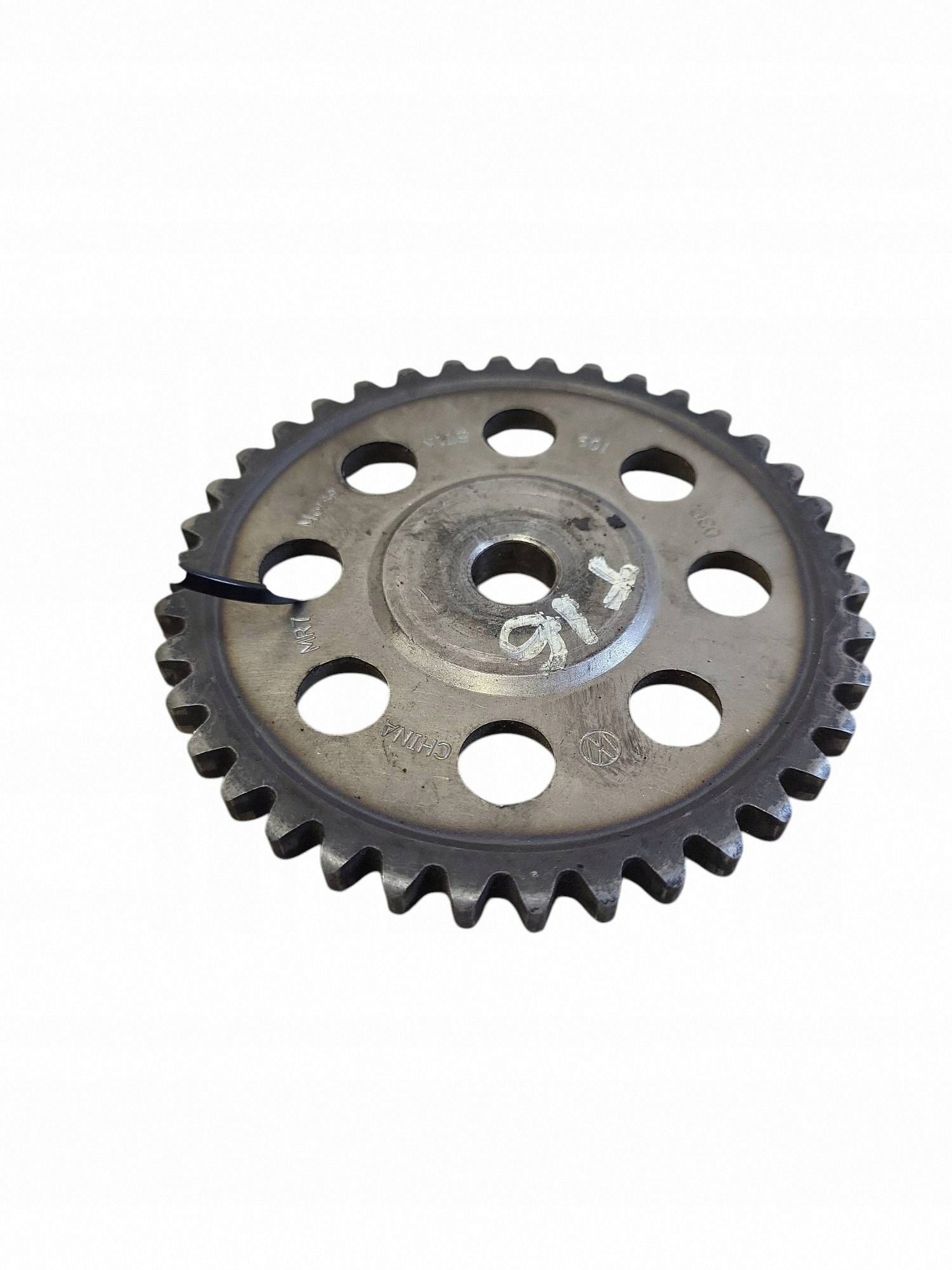 Nokka-akselin hammaspyörä OEM 03C 109 571K - Käytetty