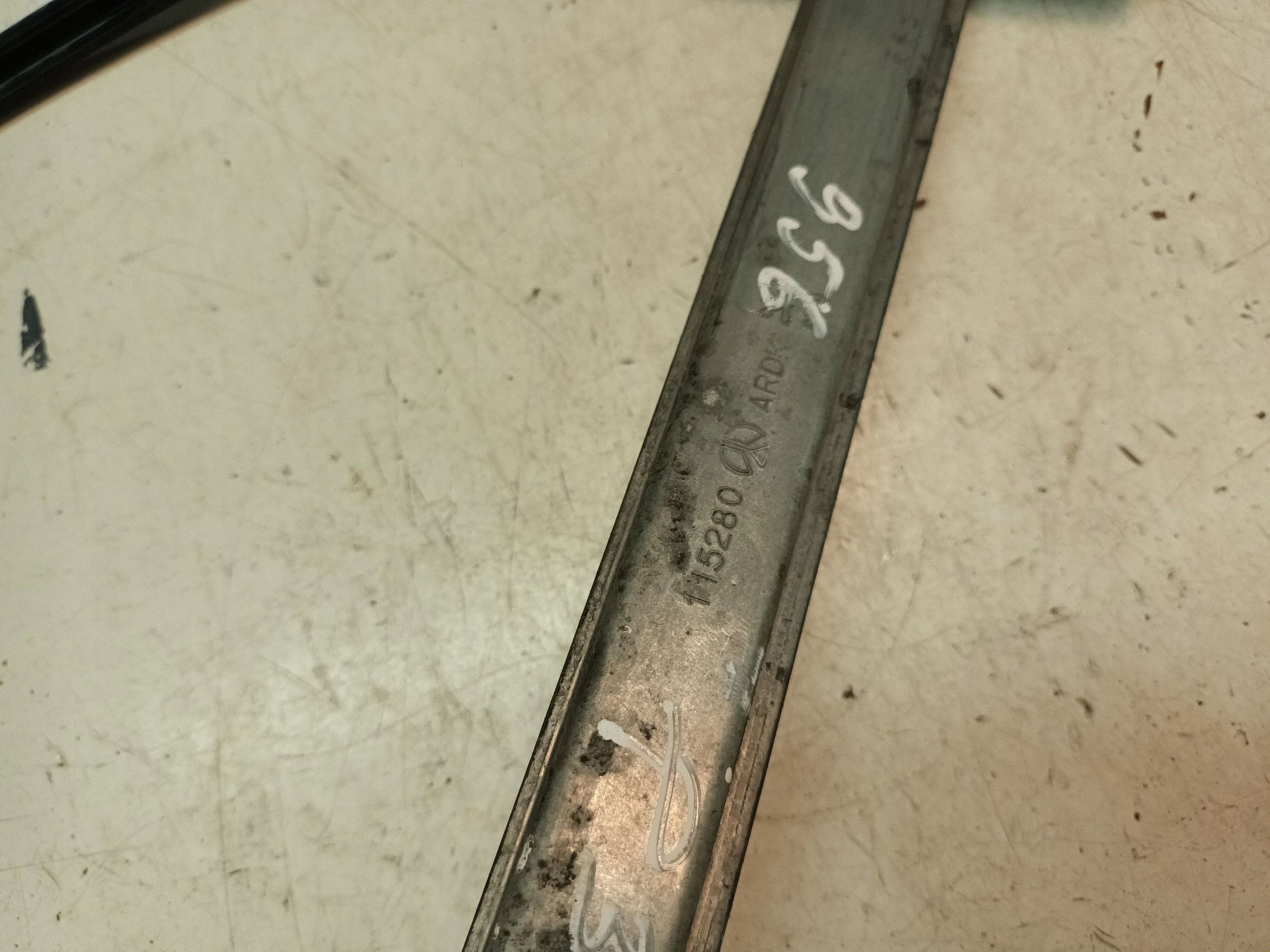 Manuaali ikkunan nostin OEM 115280ARDK oikea taka