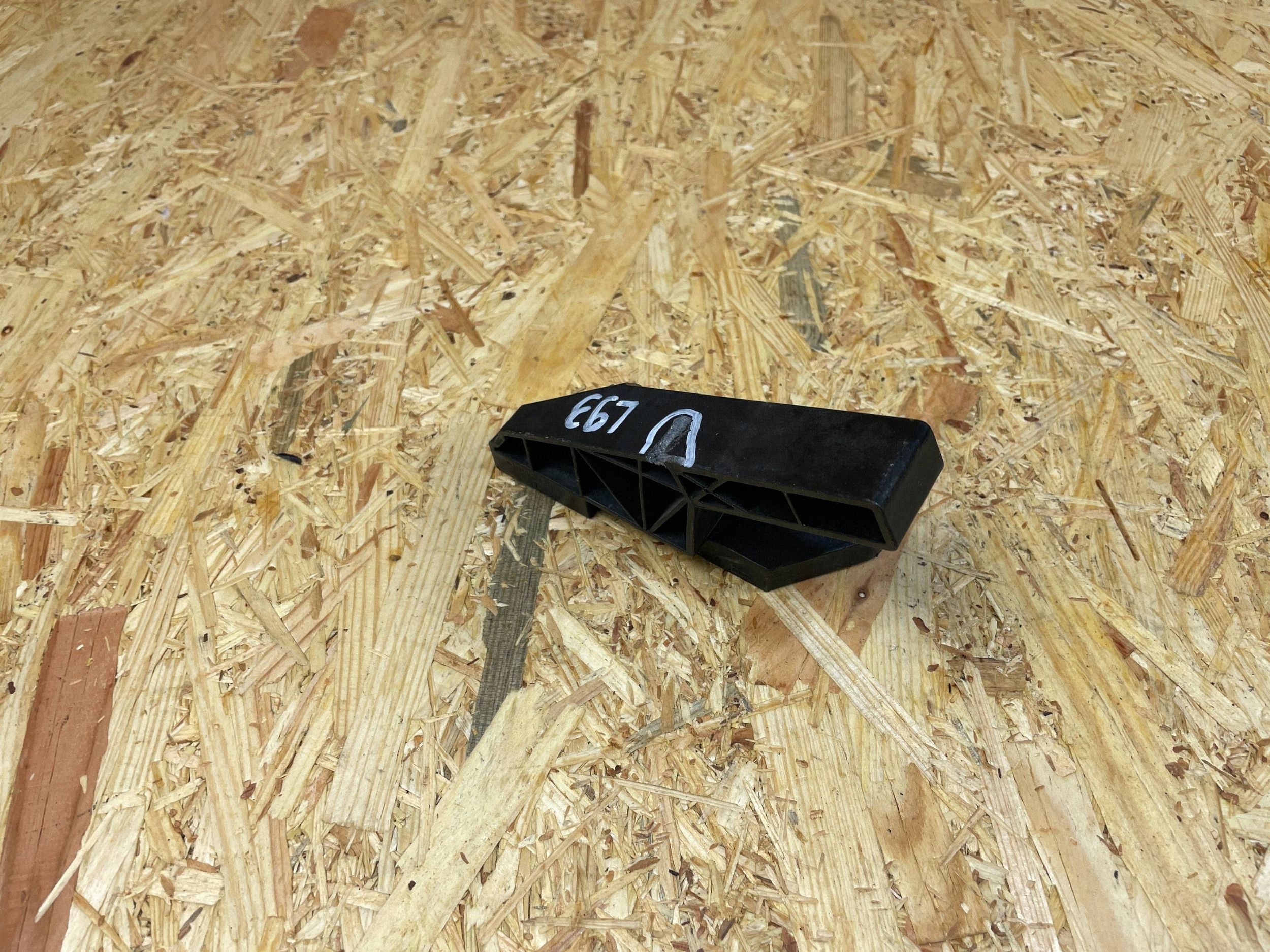 Scheinwerferhalter Vorne Rechts Mercedes OEM A2056203501 image 3