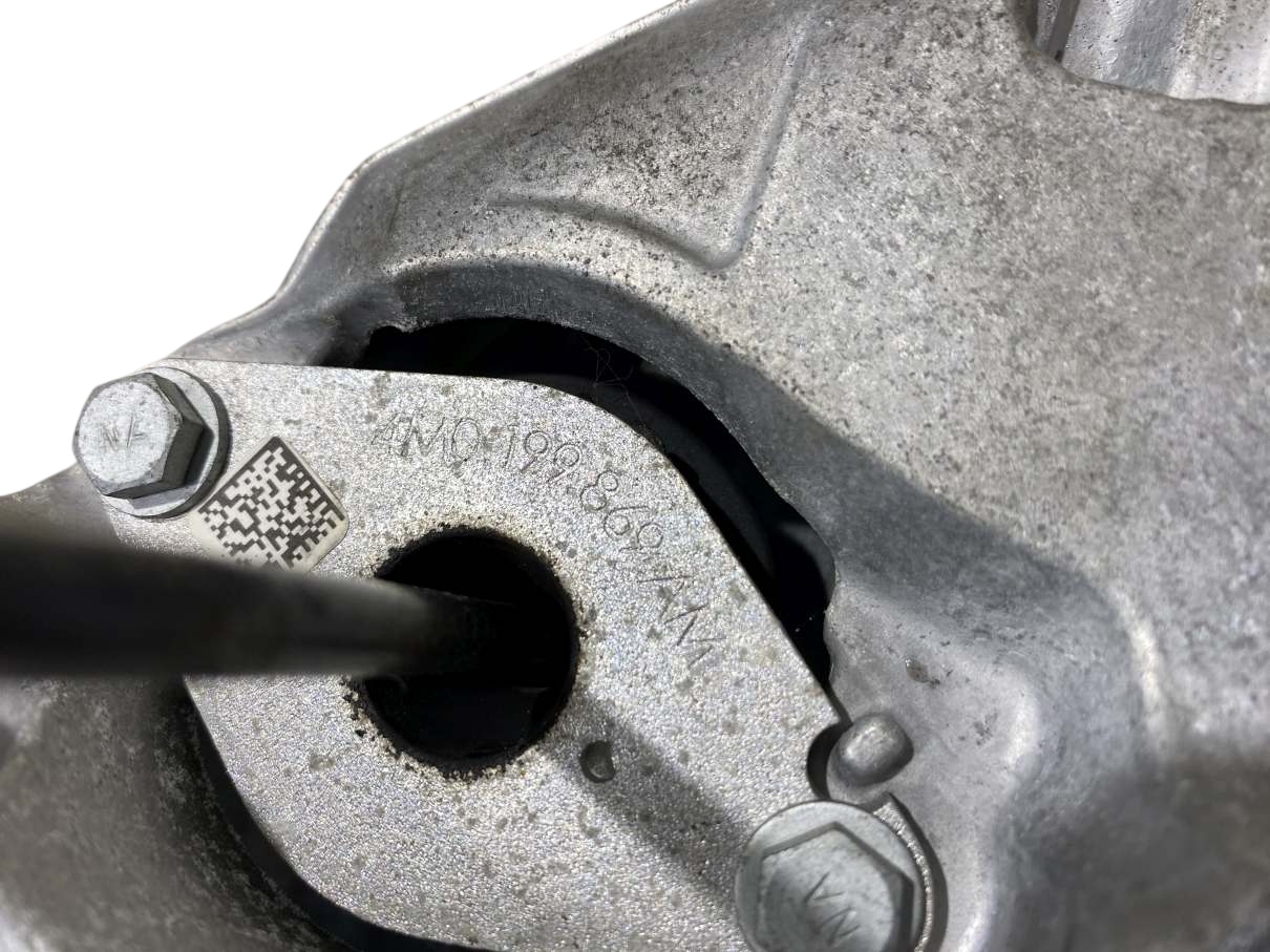 Support moteur gauche Audi A5 F5 4M0199869AM image 4