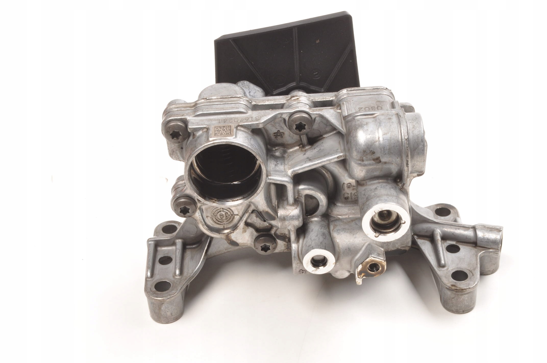 Pompe à huile d'occasion OEM 31670241 pour Volvo D3 D4 D5 image 2