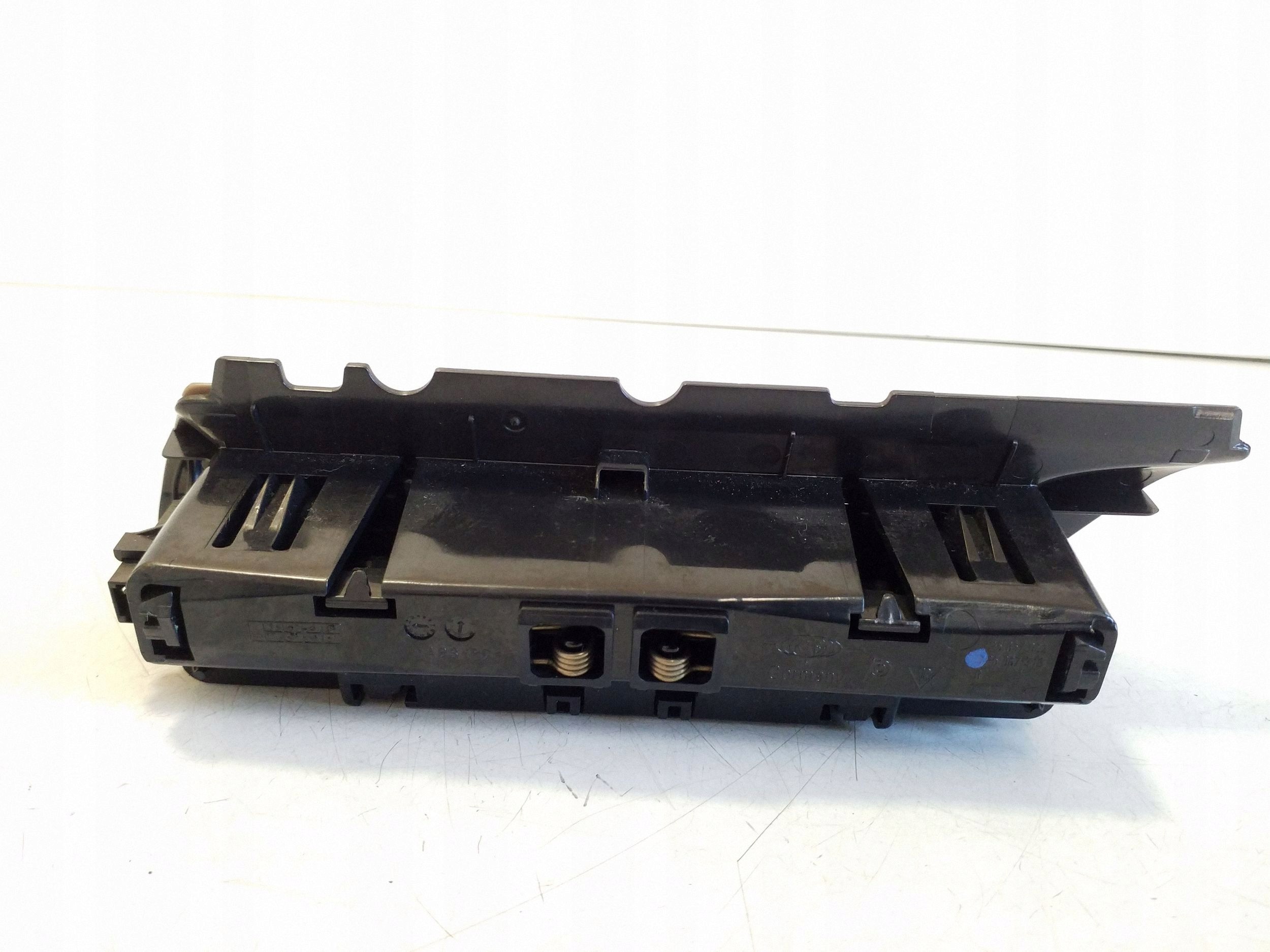 Bakre höger dörr askfat OEM 7P5857952 Porsche Cayenne image 4