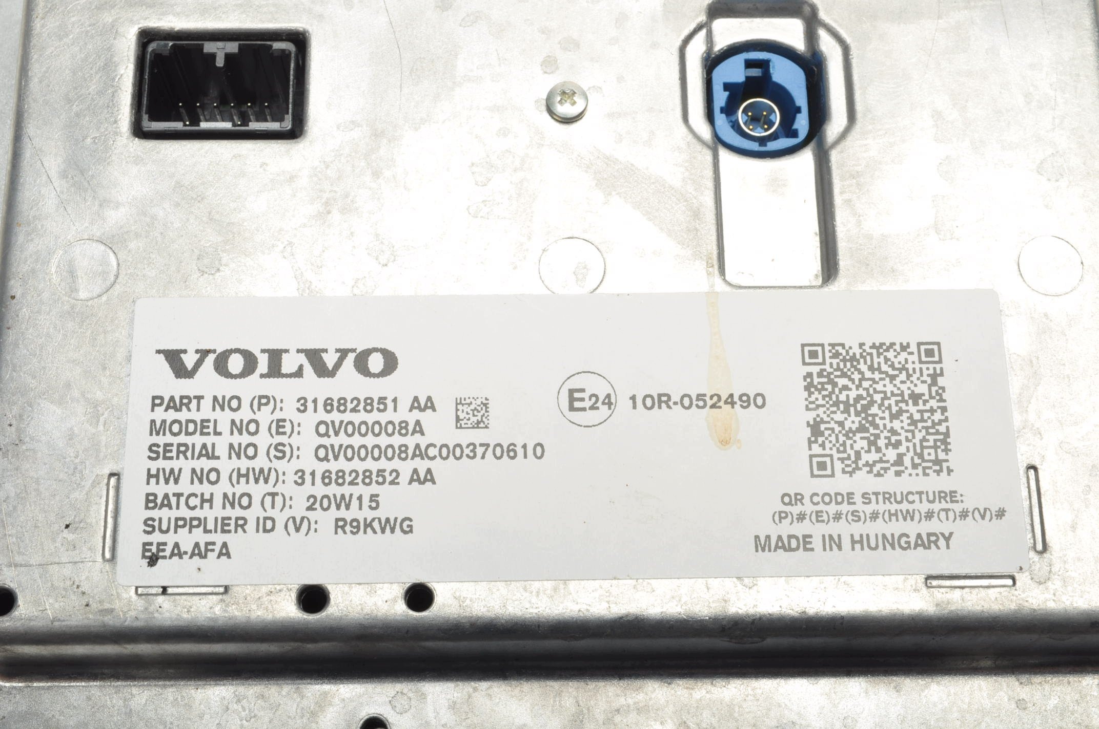 Volvo XC40 Navigation Screen OEM 31682851 - Used image 4