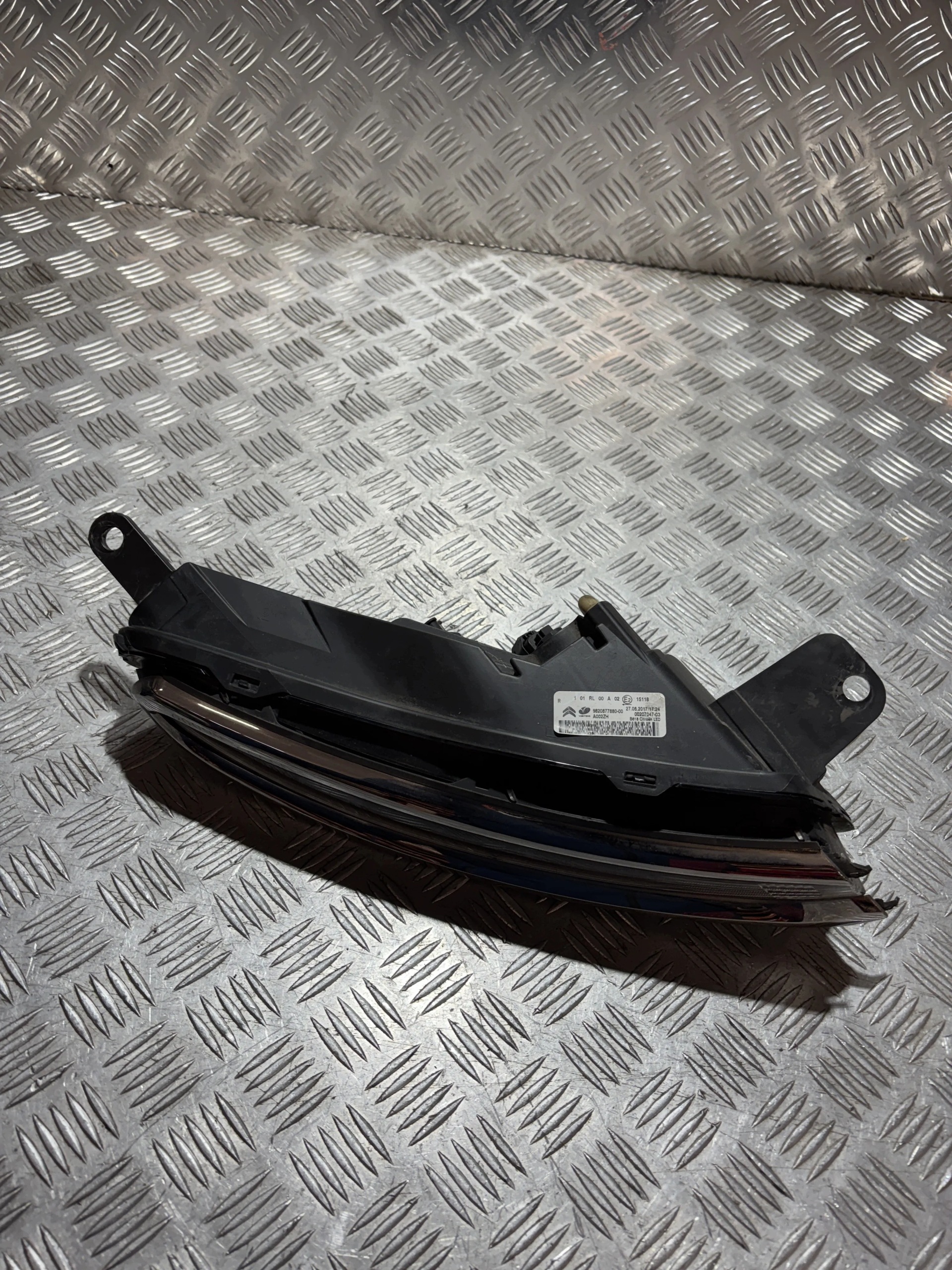 OEM 9820877880 oikea LED-valo Citroen C3 III:lle