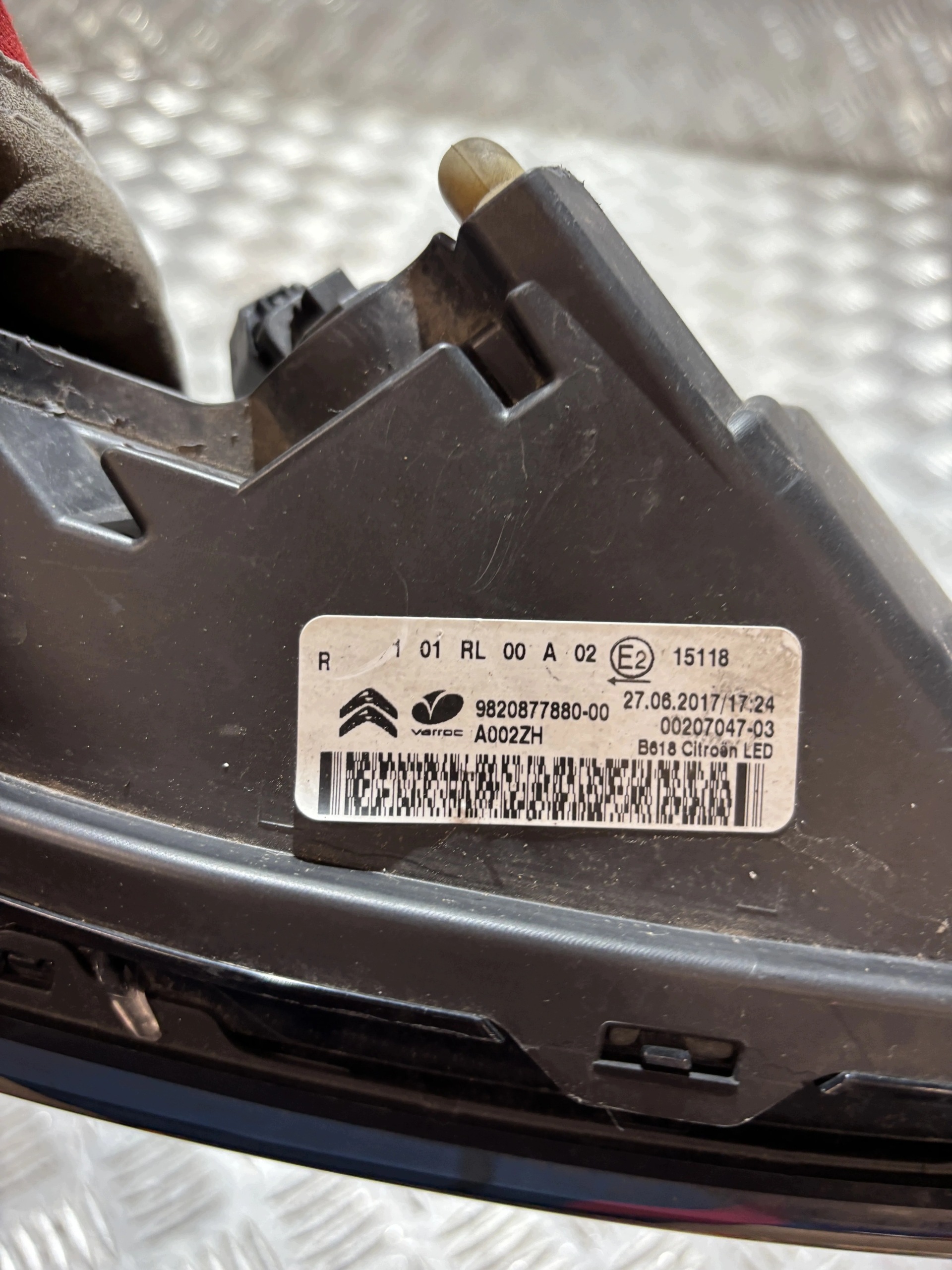 Farol LED direito OEM 9820877880 para Citroen C3 III image 3