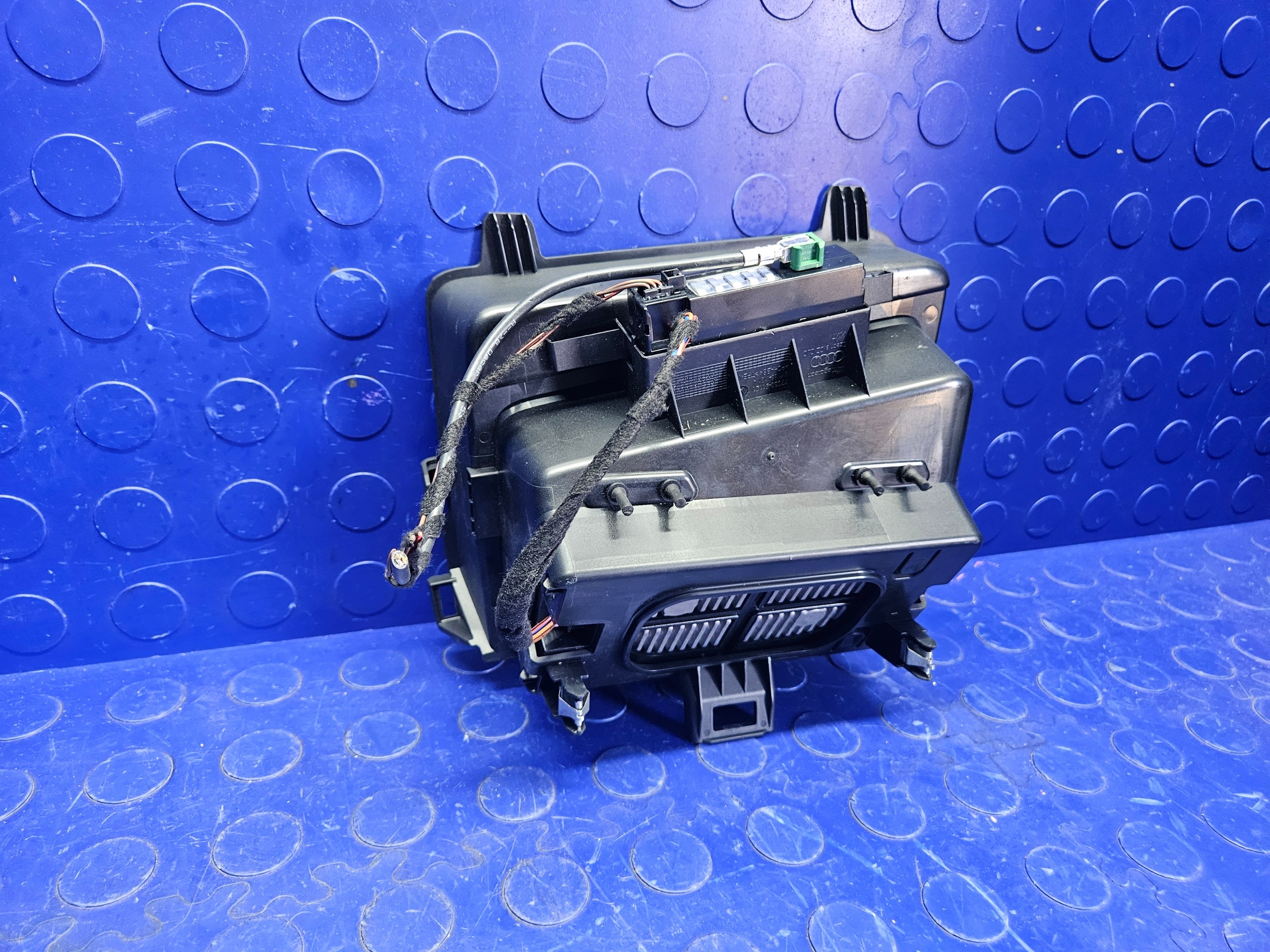Chargeur Induction Audi Q3 2020 OEM 4N0035502B image 8