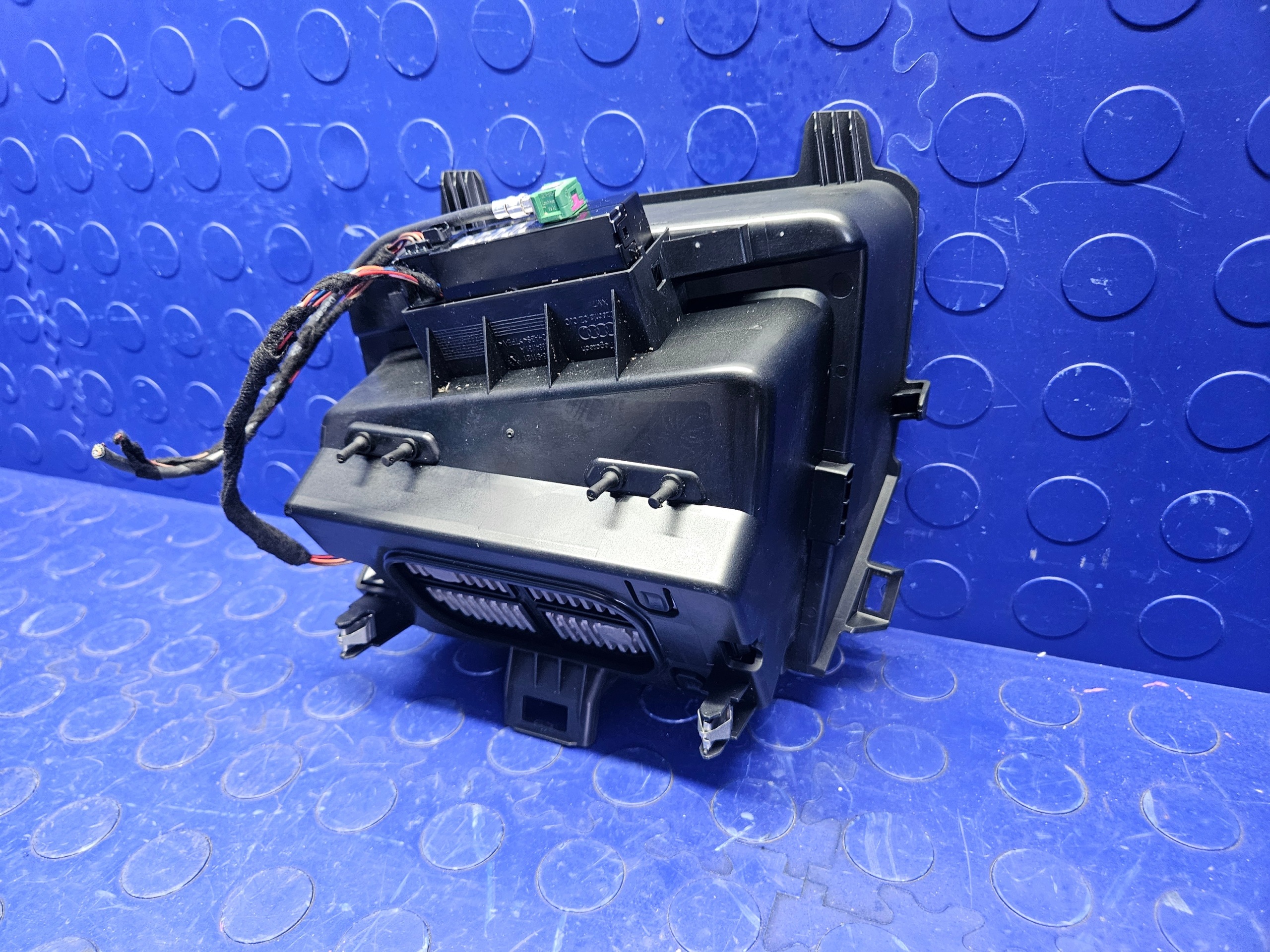Chargeur Induction Audi Q3 2020 OEM 4N0035502B image 9