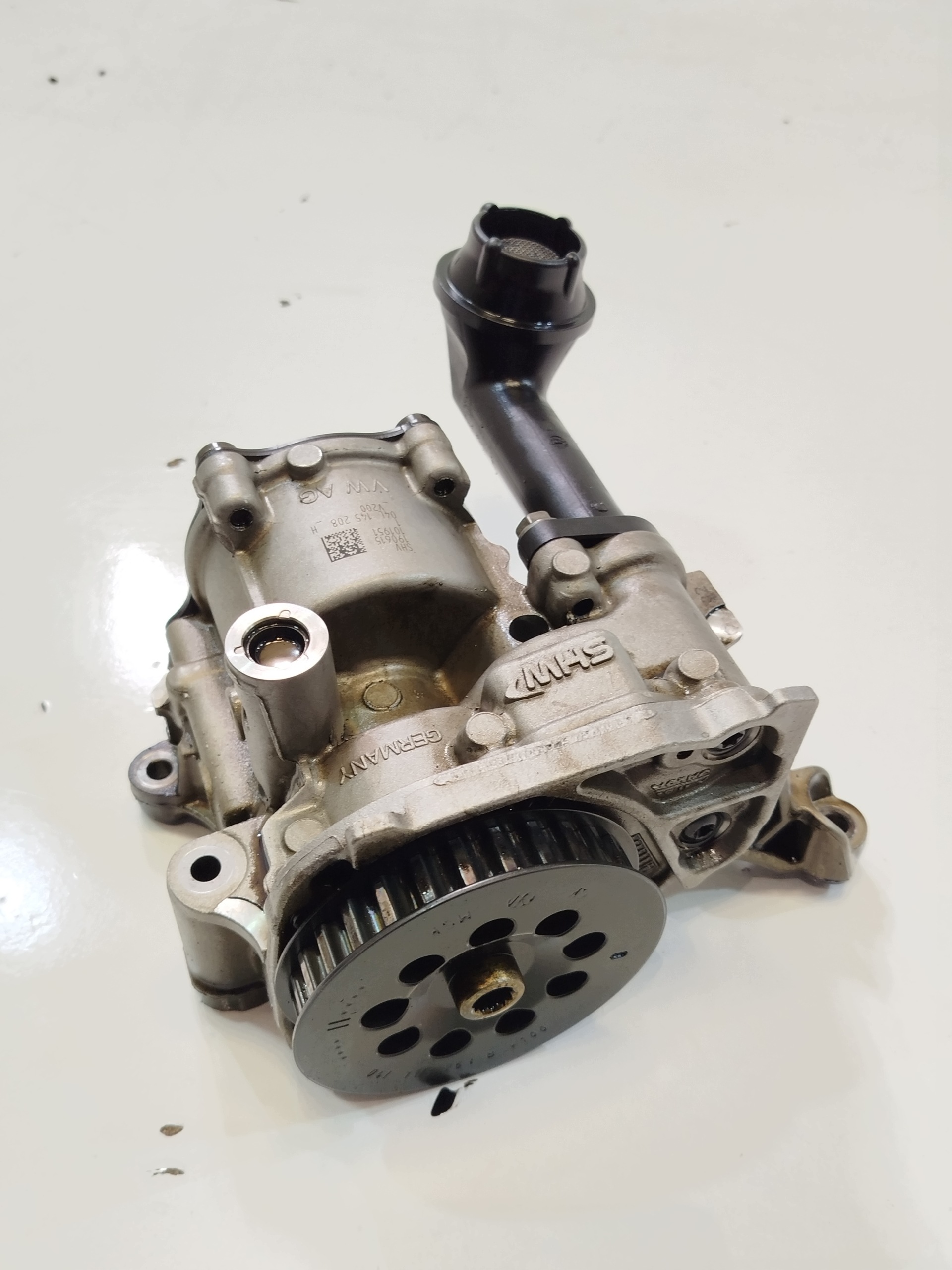 Bomba de aceite OEM 04L145208H + rueda para VW Golf VII image 2
