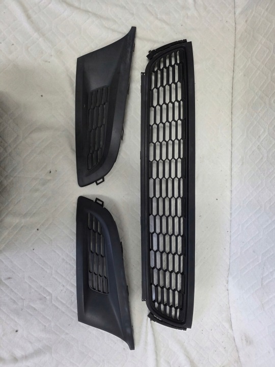 VW POLO V 6R Grille Right Left Front 6R0853666D 6R0853665D OEM