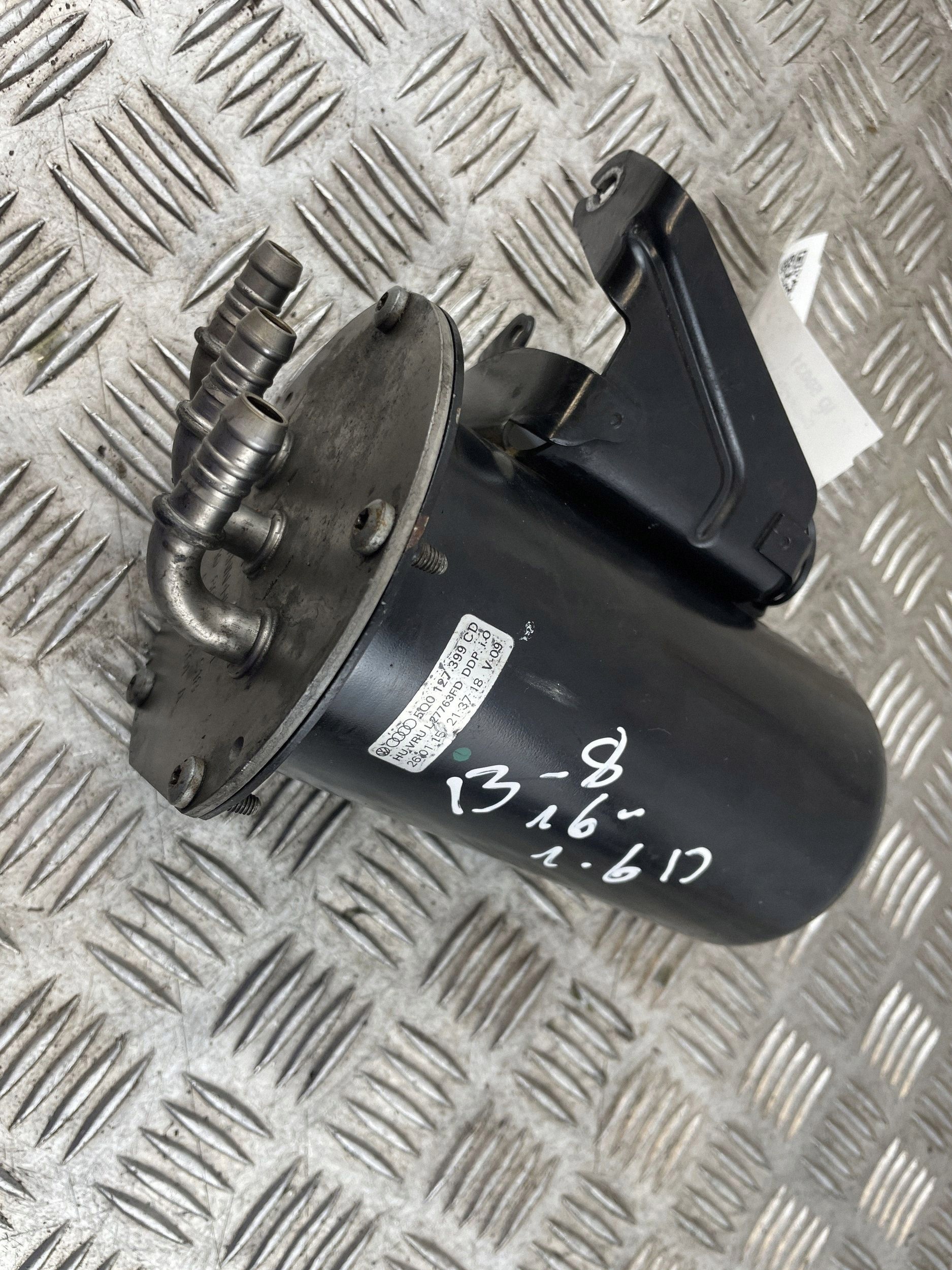 Bränslefilterhus VW TIGUAN OEM 5Q0127401 2.0L diesel image 3