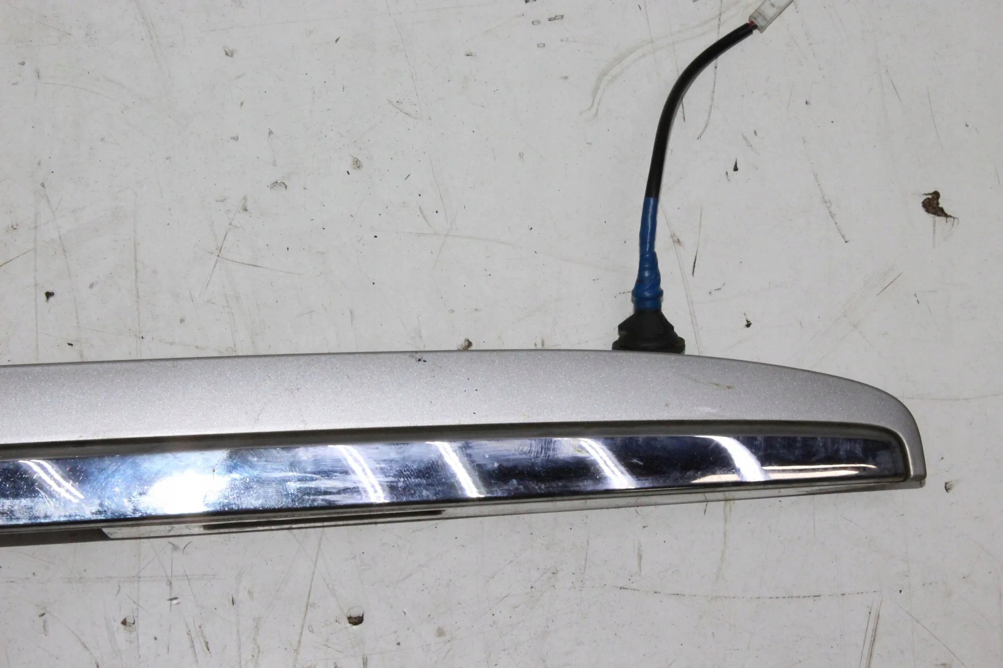 Barre d'éclairage plaque Lexus RX 450H OEM 7680148040 image 4
