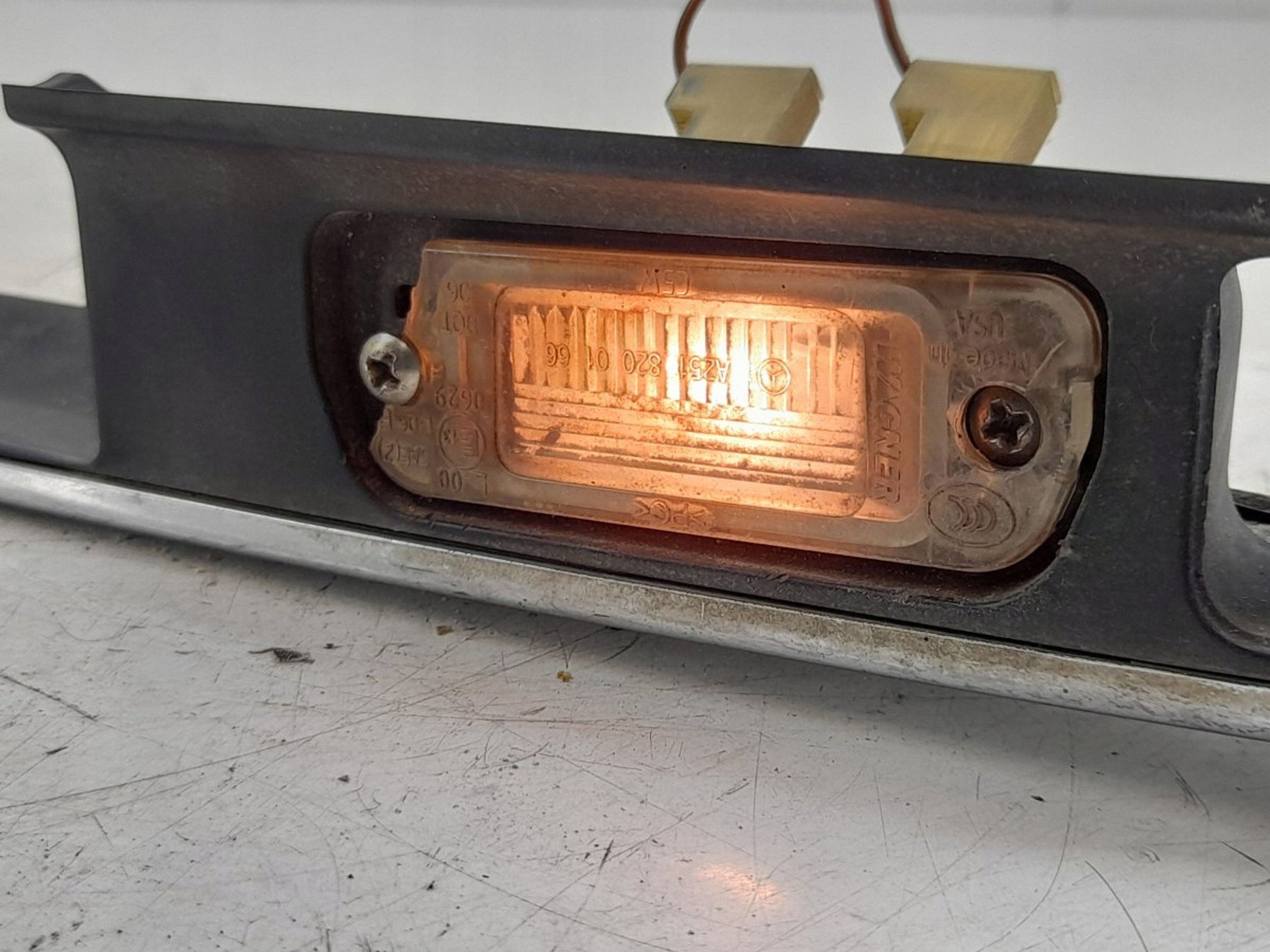 OEM A1647400893 Feu de plaque Mercedes ML W164 image 9