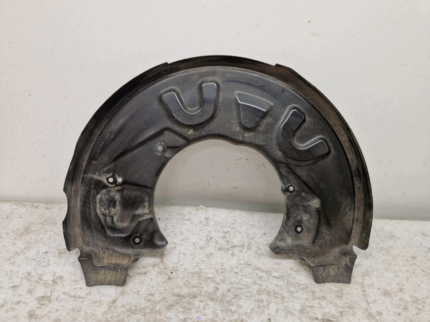 Porsche Taycan Etujarrulevynsuoja OEM 9J1615311H image 2