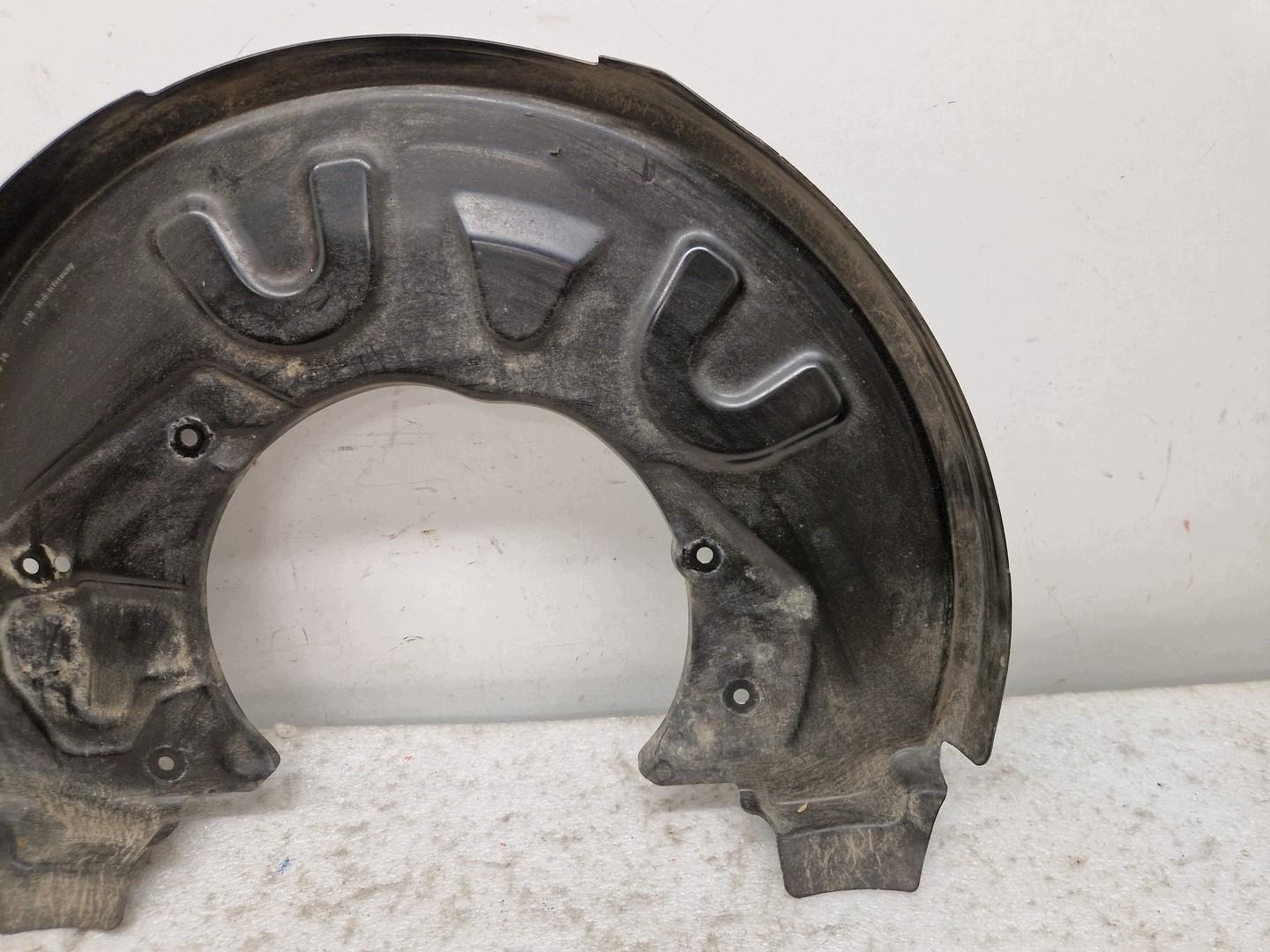 Porsche Taycan Etujarrulevynsuoja OEM 9J1615311H image 3