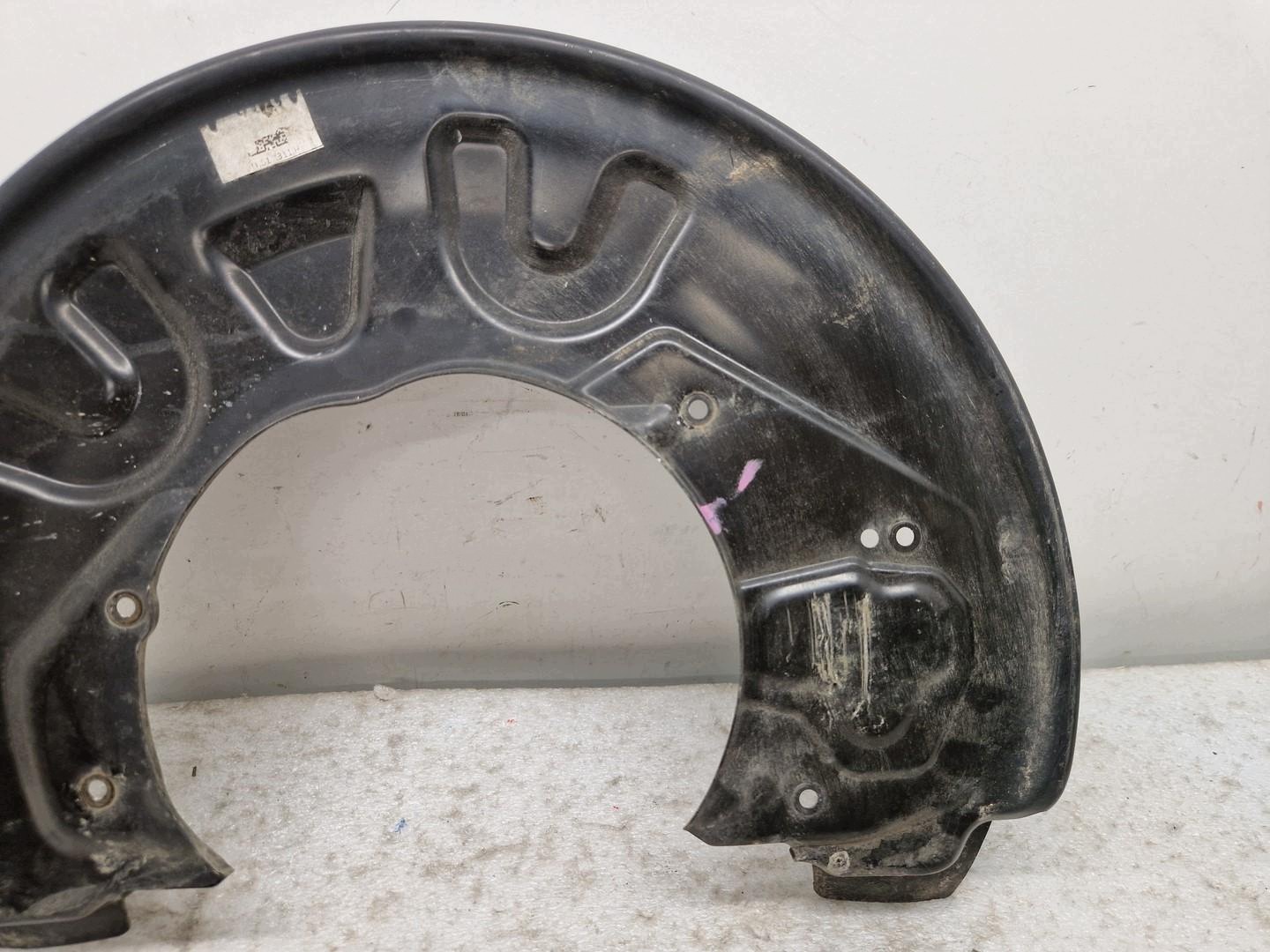 Porsche Taycan Etujarrulevynsuoja OEM 9J1615311H image 6