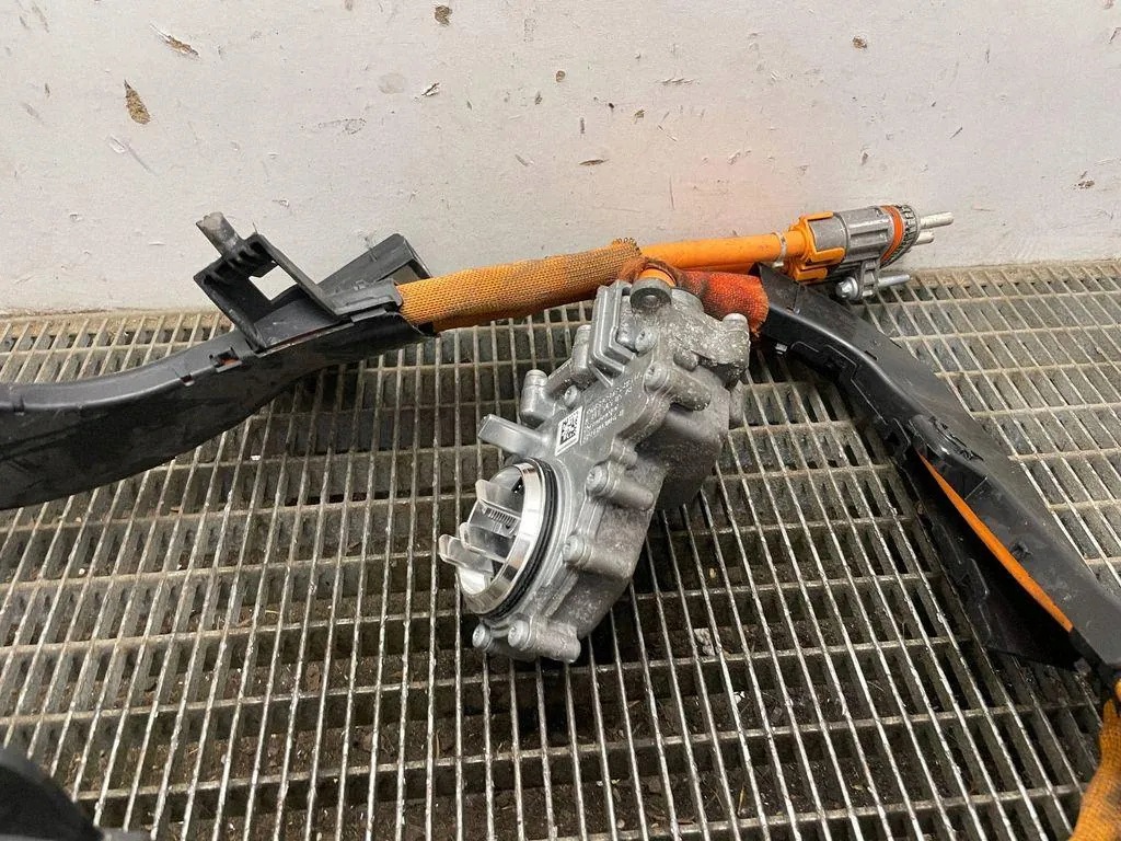 Mercedes-Benz korkeajännitekaapeli OEM A2135450528
