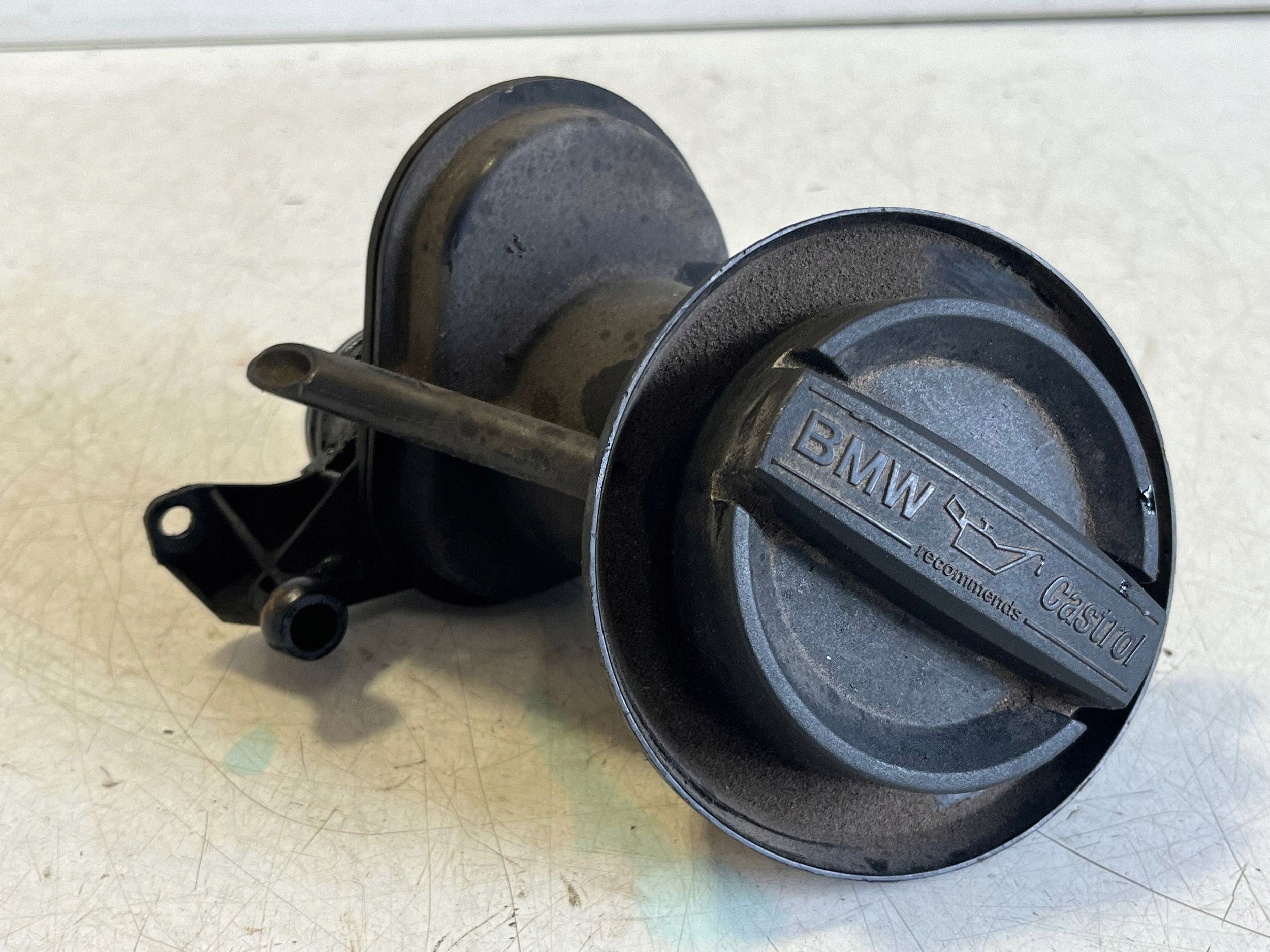 BMW Öl-Einfüllstutzen OEM 7810587 für 2.0D Motor image 2