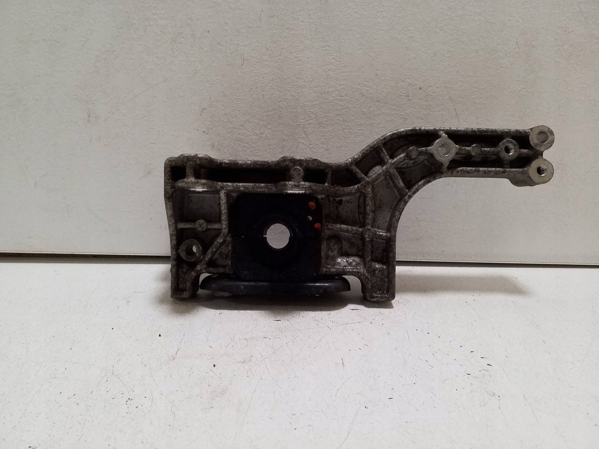 Audi OE Front Stabilizer Bracket OEM 9J1413357A image 2