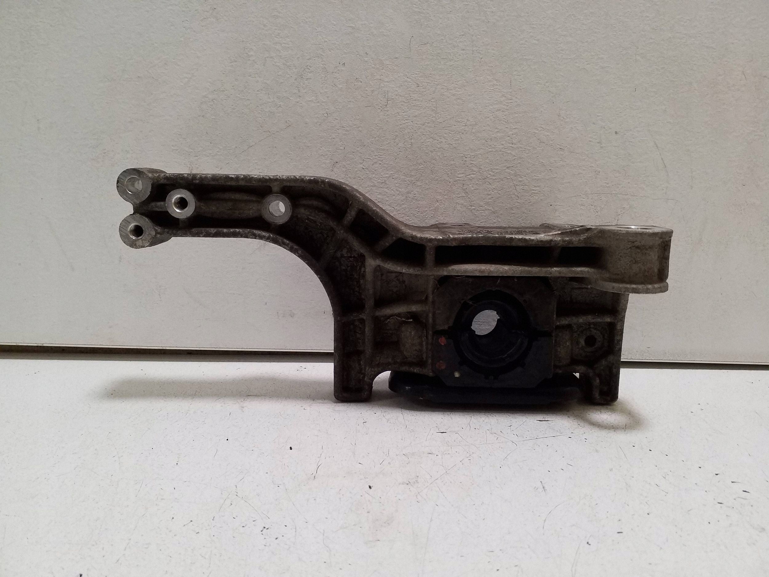 Audi OE Etuvakainpidike OEM 9J1413357A