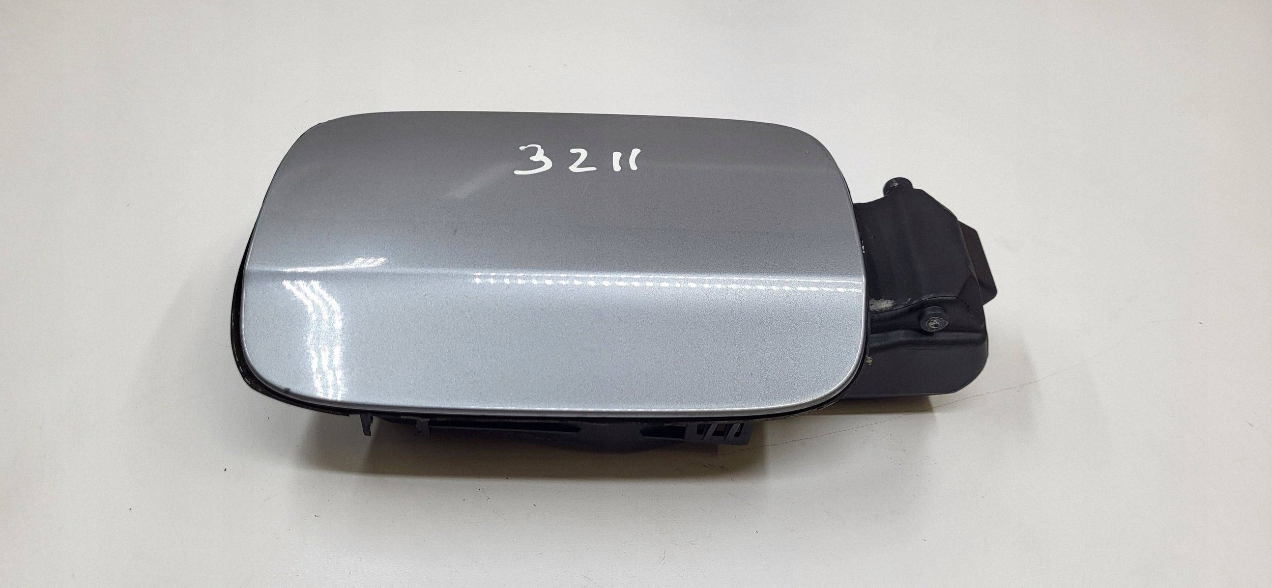 Polttoainekannen moottori OEM 8K0809999D Audi A4 1.8L