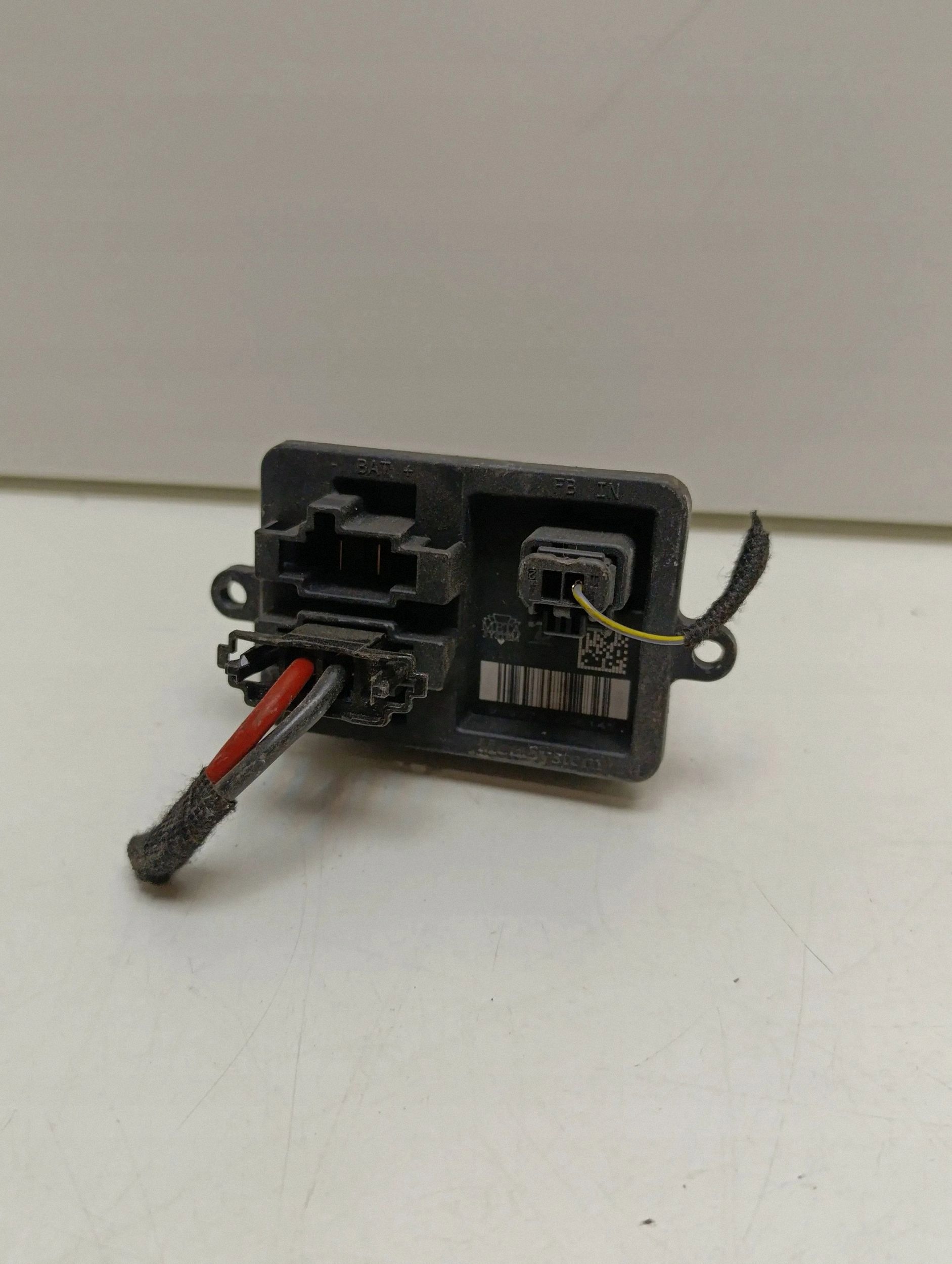 Opel OE Spark Plug OEM 12V43003000 for 2.0L Engine image 3