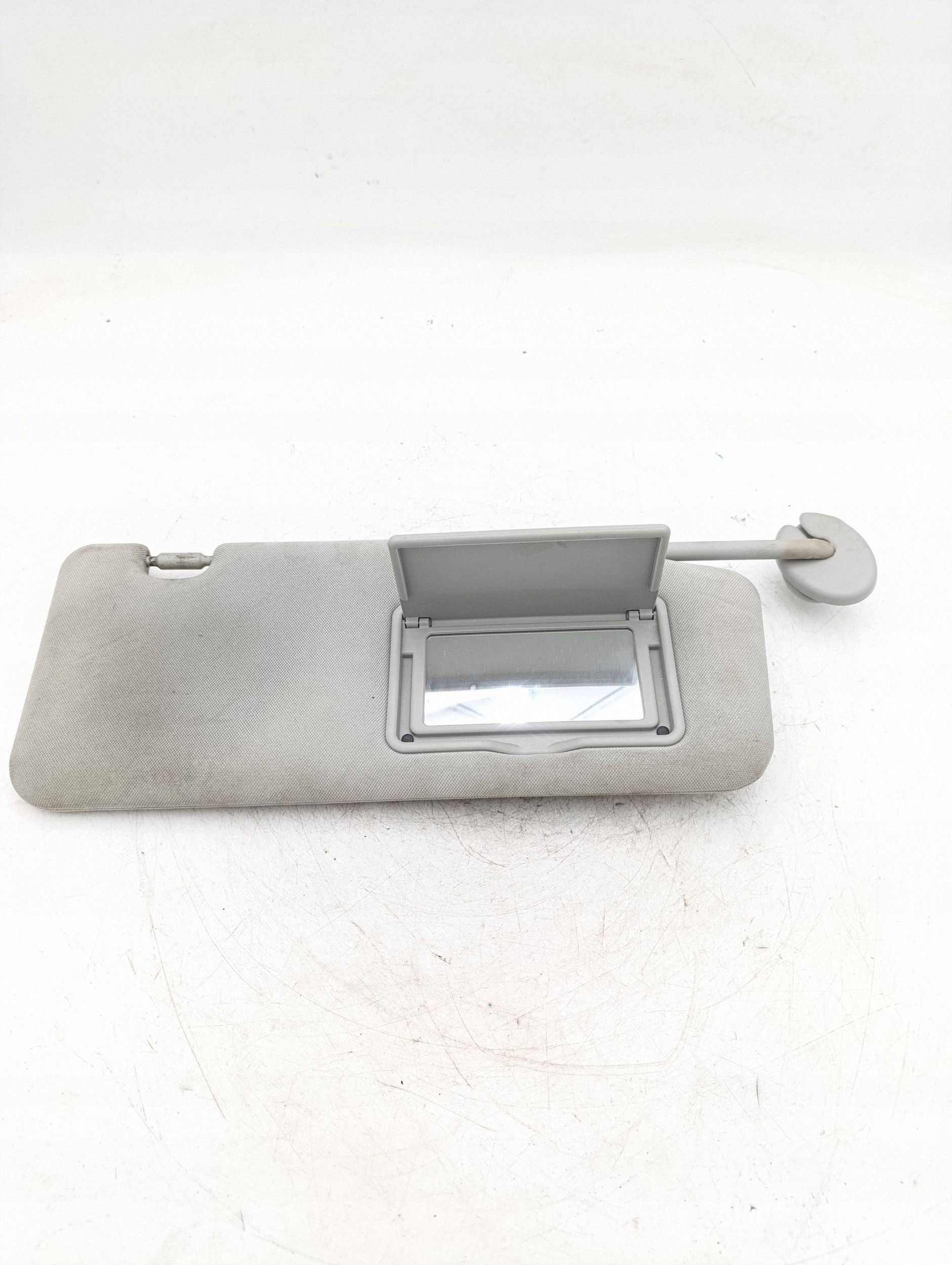 Visor esquerdo Toyota OE OEM 9642102L20 Usado image 3