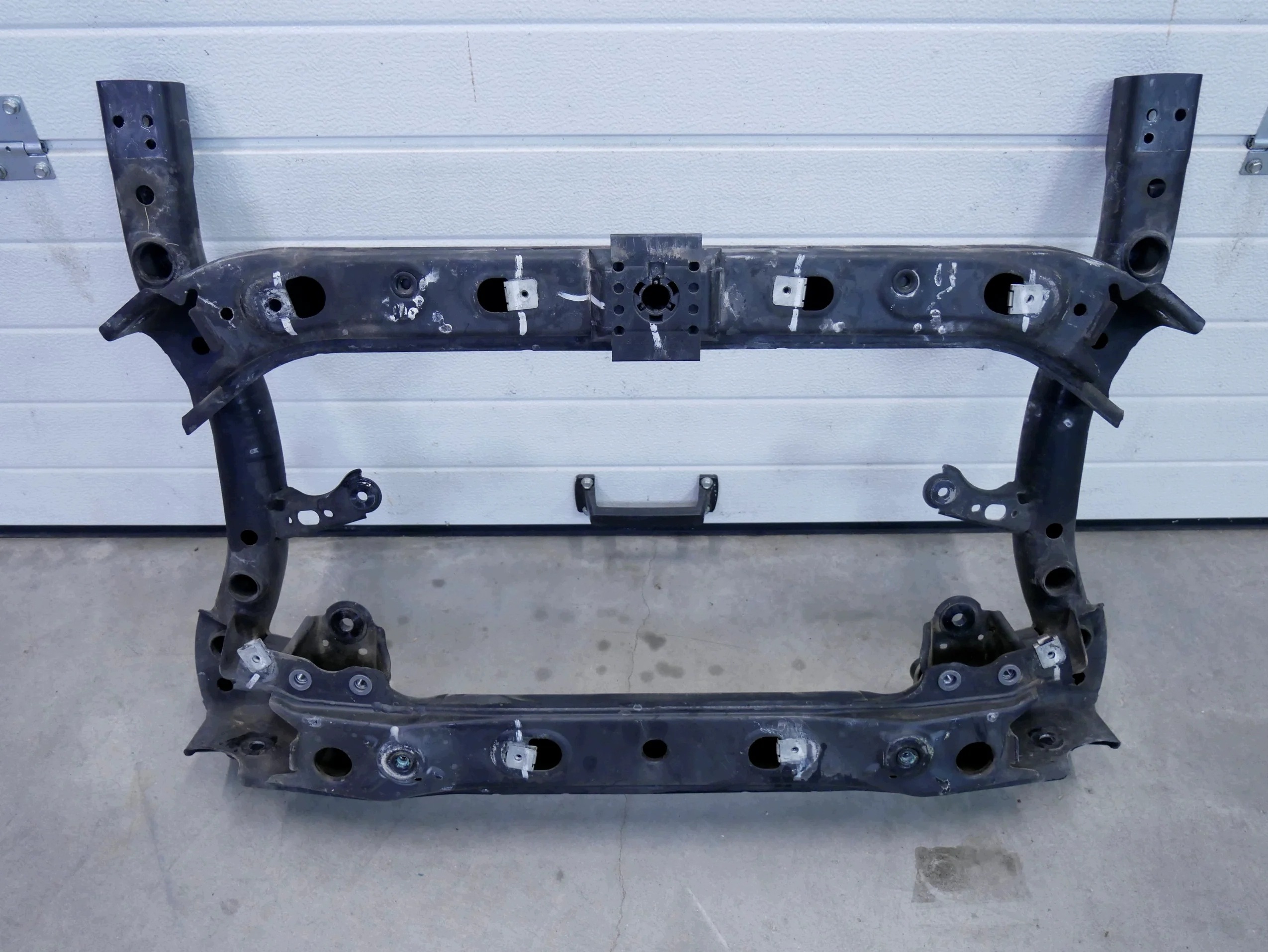 Mercedes-Benz Voorste Hulpframe OEM A2056280057 image 4