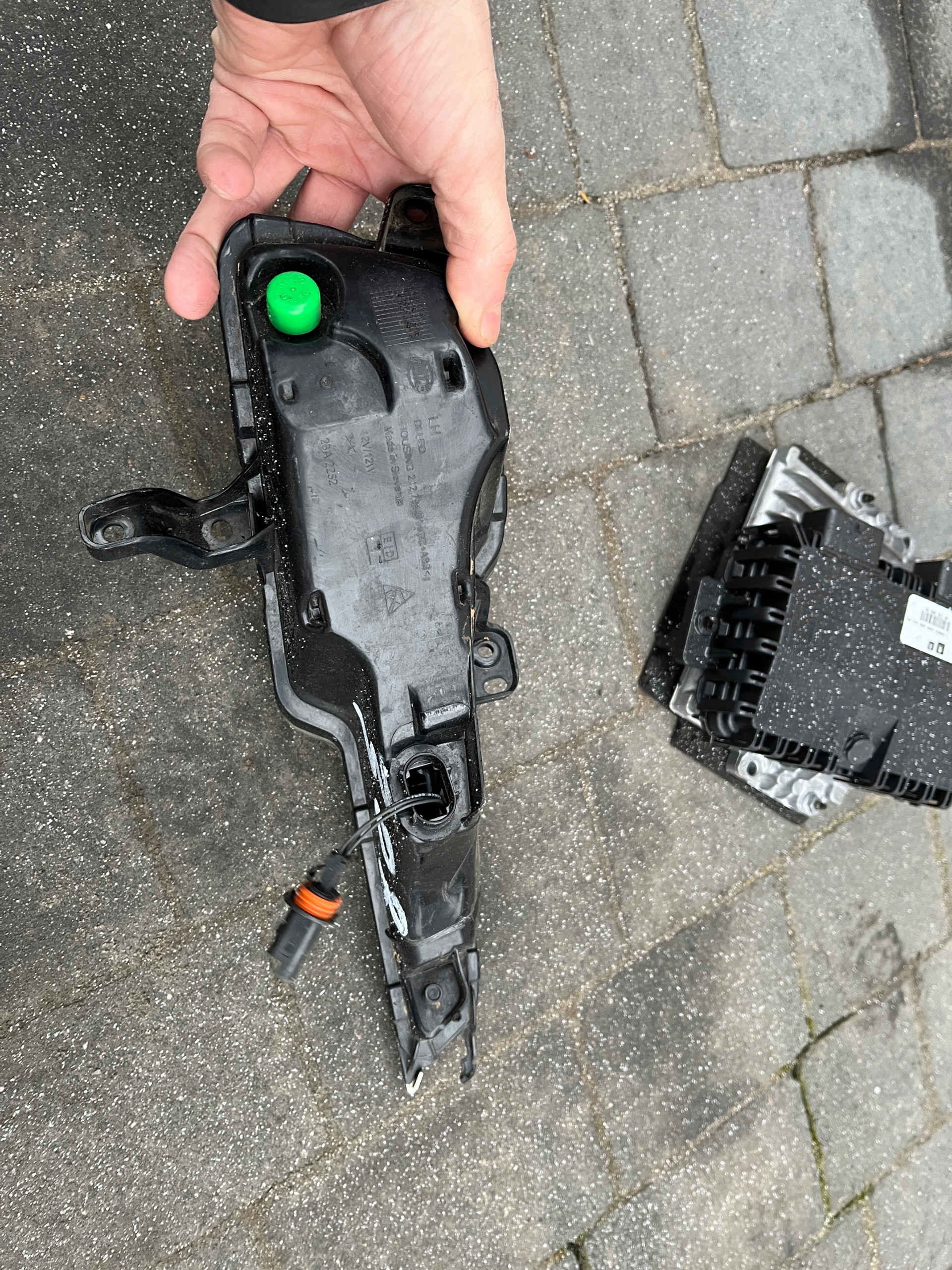 Halogeeni vasen Peugeot 308 II Lift alkuperäinen 9818341680