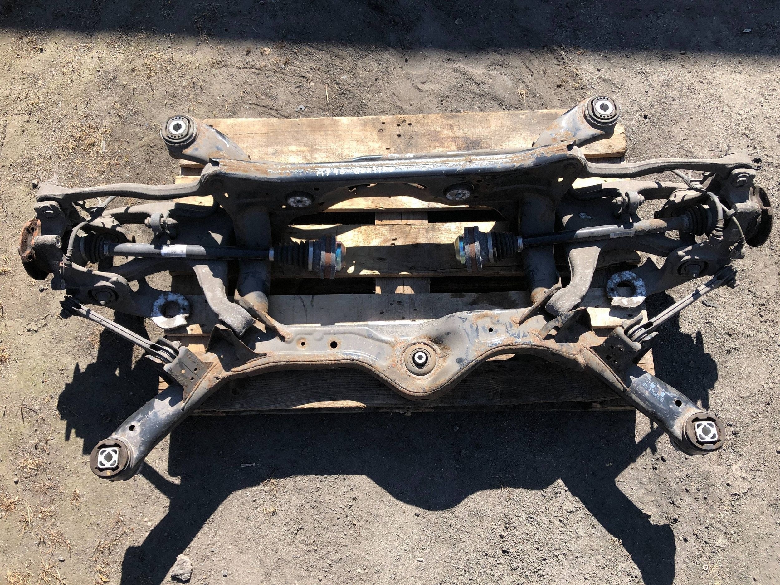 OEM 4G0505235AD Bakvagnsbalk för Audi A7 image 2