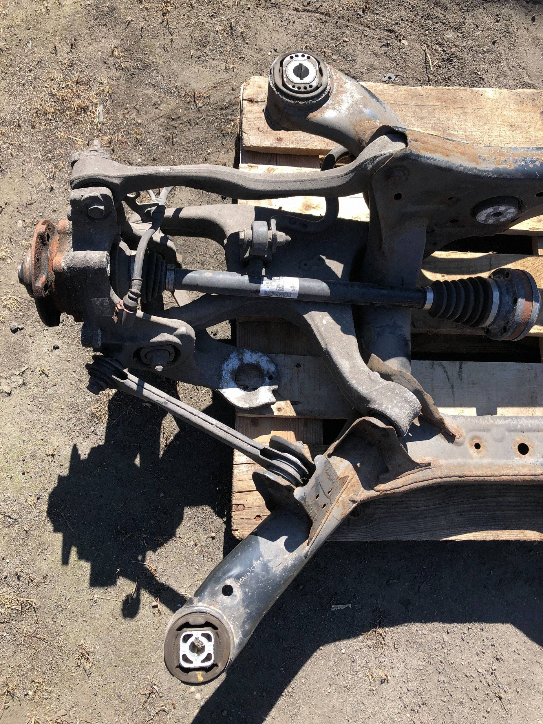 OEM 4G0505235AD Bakvagnsbalk för Audi A7 image 3
