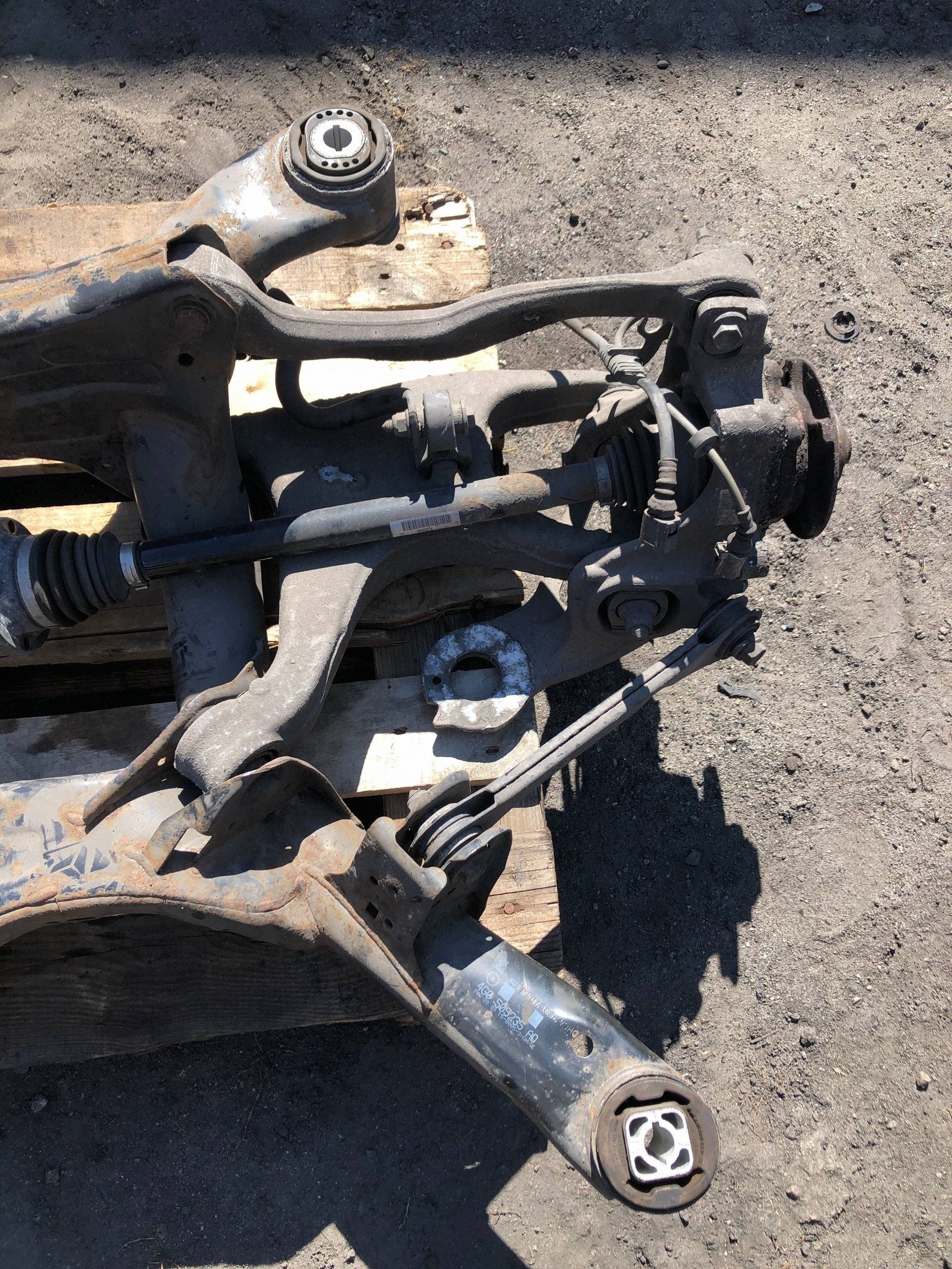 OEM 4G0505235AD Bakvagnsbalk för Audi A7 image 4