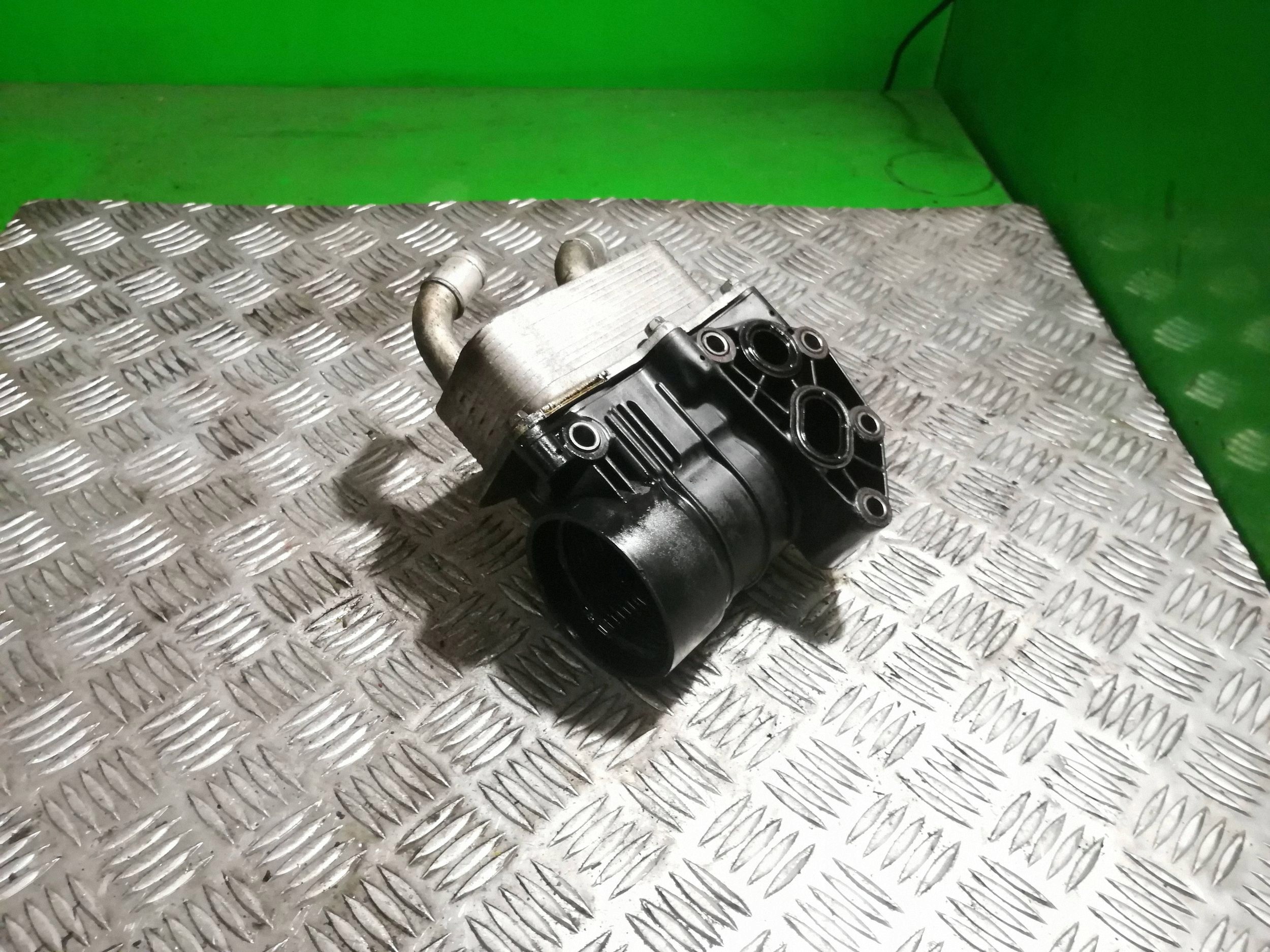 Tapa filtro aceite OEM 264102F020 para Kia Sorento II image 3