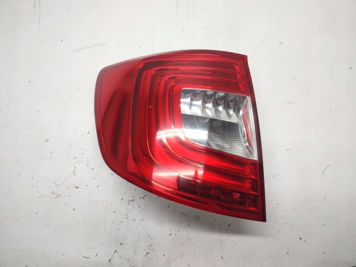 Takalasi 3T9945095B Skoda Superb II Lift Kombi 2013-2015 vasen alkuperäinen