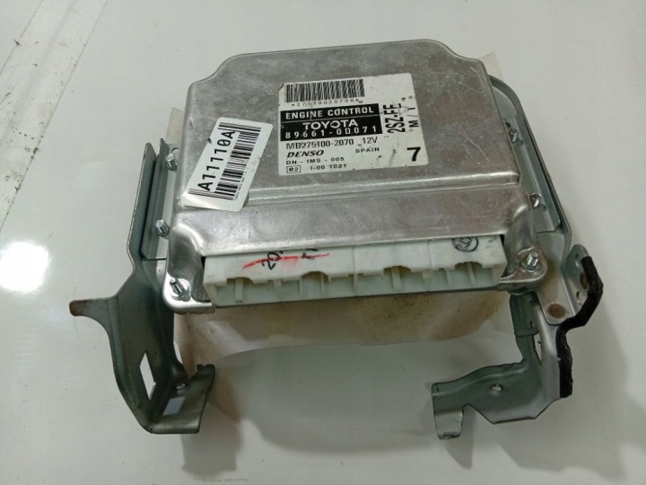 Toyota Yaris moottorin ohjainyksikkö 2005 1.3L 896610D071 89661-0D071, 275100-2070